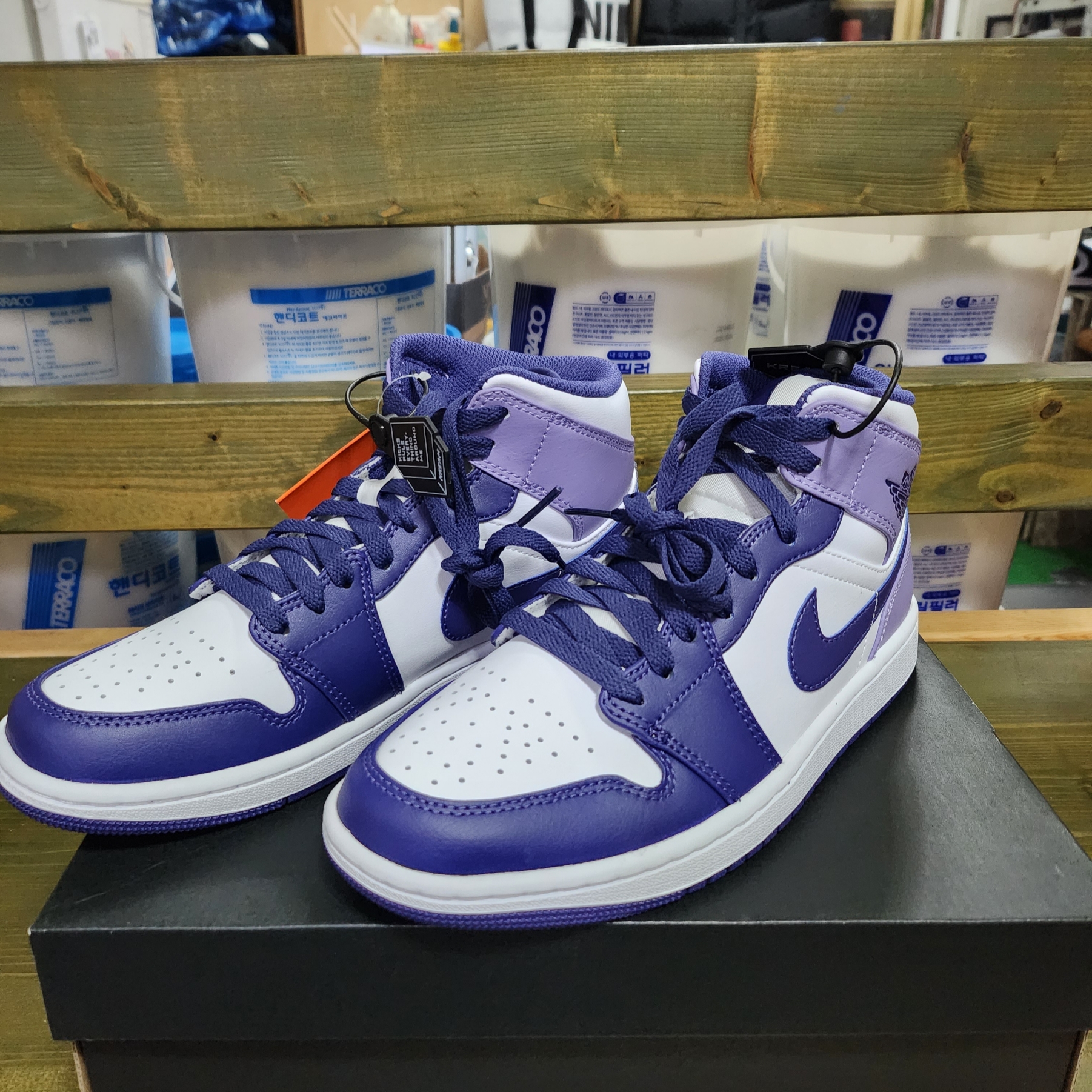 Jordan 1 Mid Sky J Purple White 착용 스타일