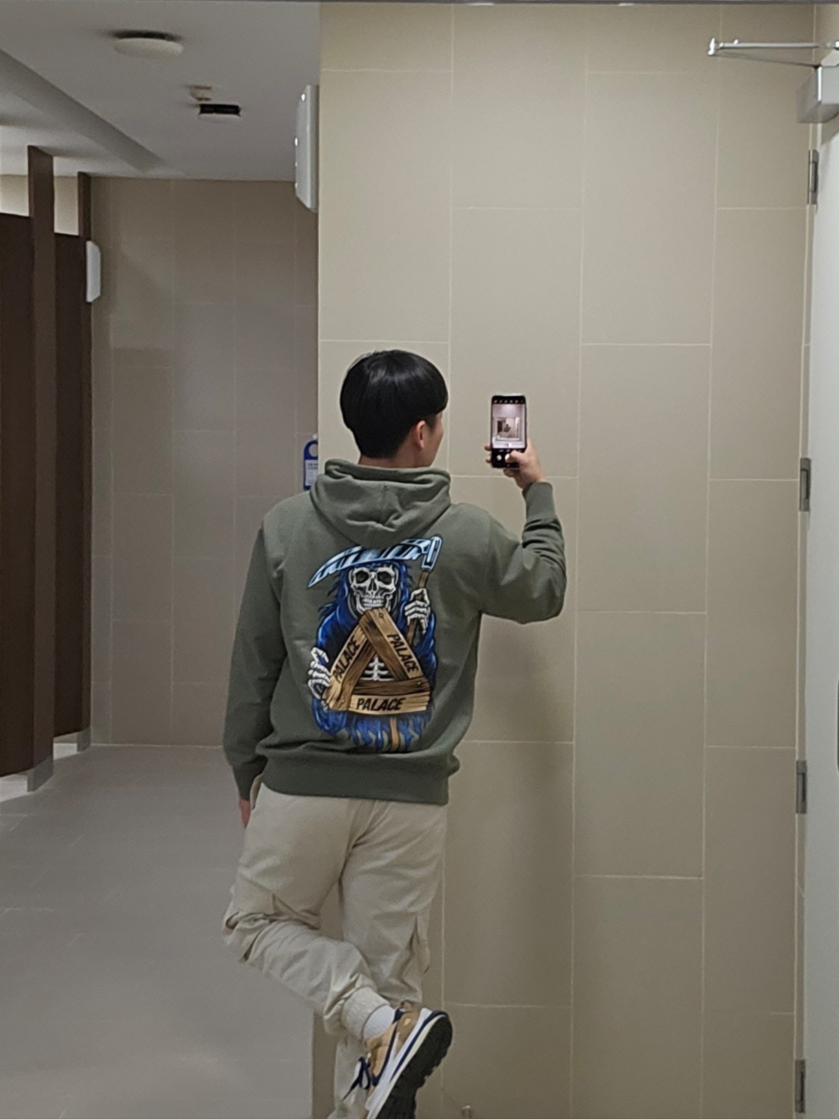 Palace Reaper Hood The Deep Green - 23FW, Nike x Sacai VaporWaffle Sesame and Blue Void 착용 스타일