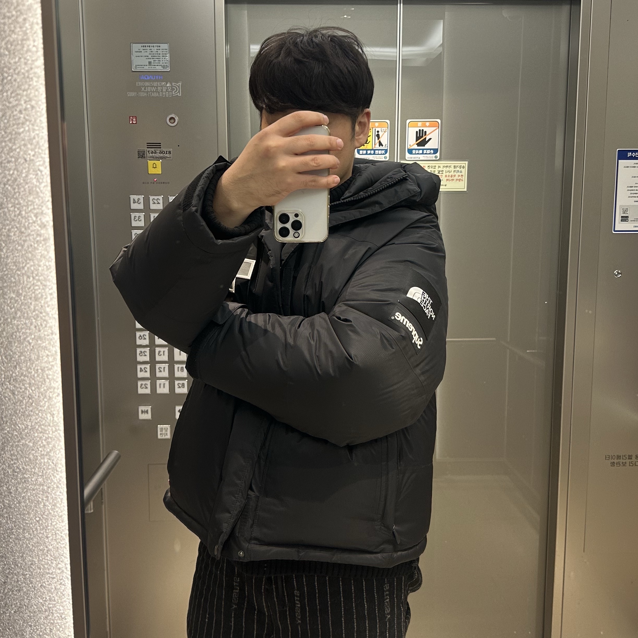 Supreme x The North Face Summit Series Rescue Baltoro Jacket Black - 22SS, Nike x Stussy NRG Striped Wool Pants Black (DR4021-010) 착용 스타일 - 1
