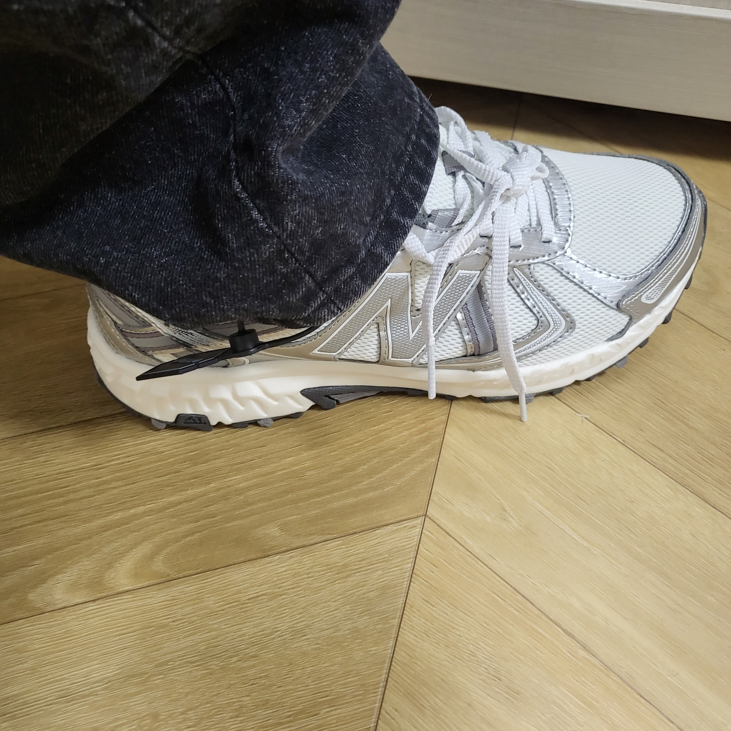 New Balance 410v5 White - 2E Wide 착용 스타일 - 7