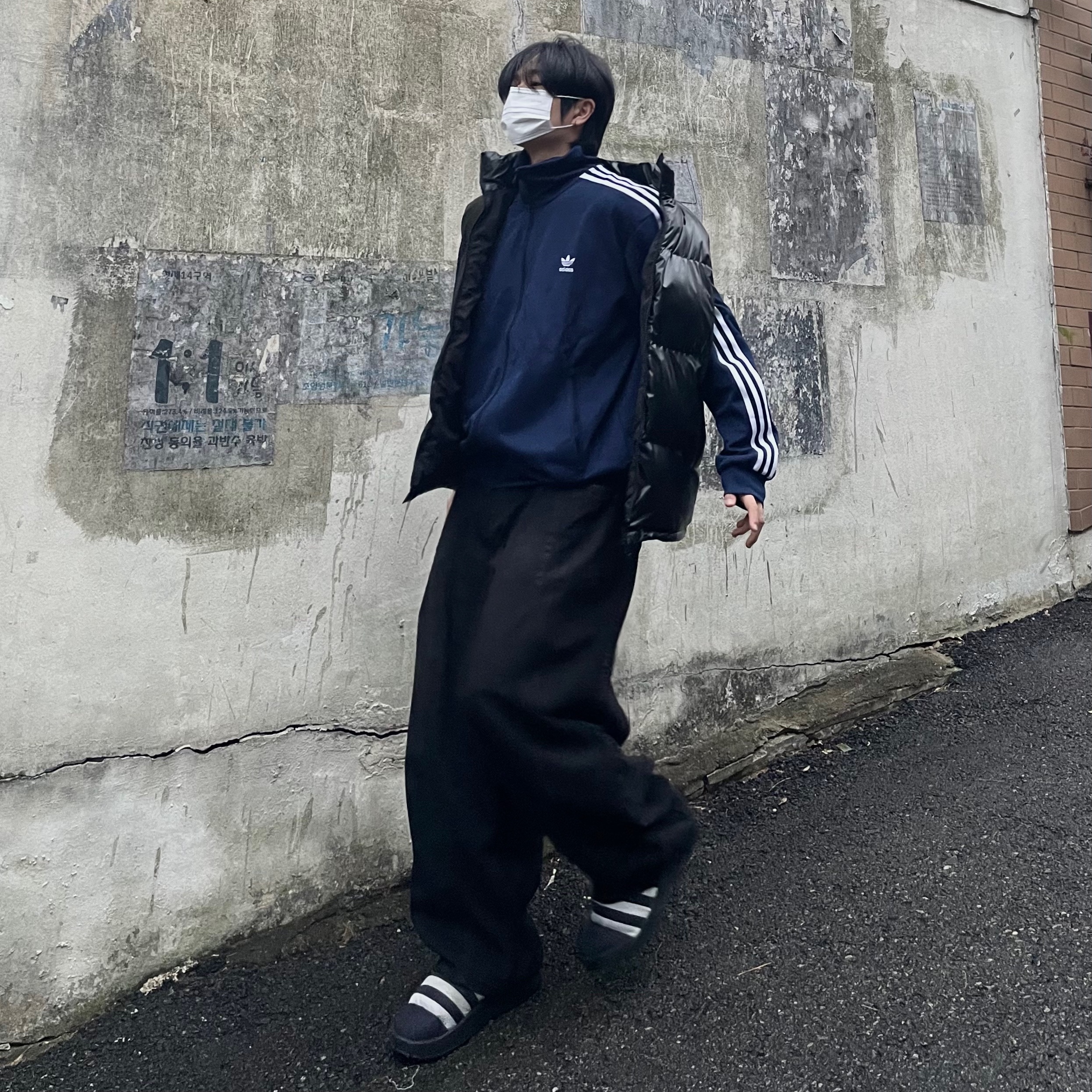 Adidas Adicolor Classic Beckenbauer Track Jacket Night Indigo - KR Sizing, Adidas Puffylette Core Black 착용 스타일 - 2