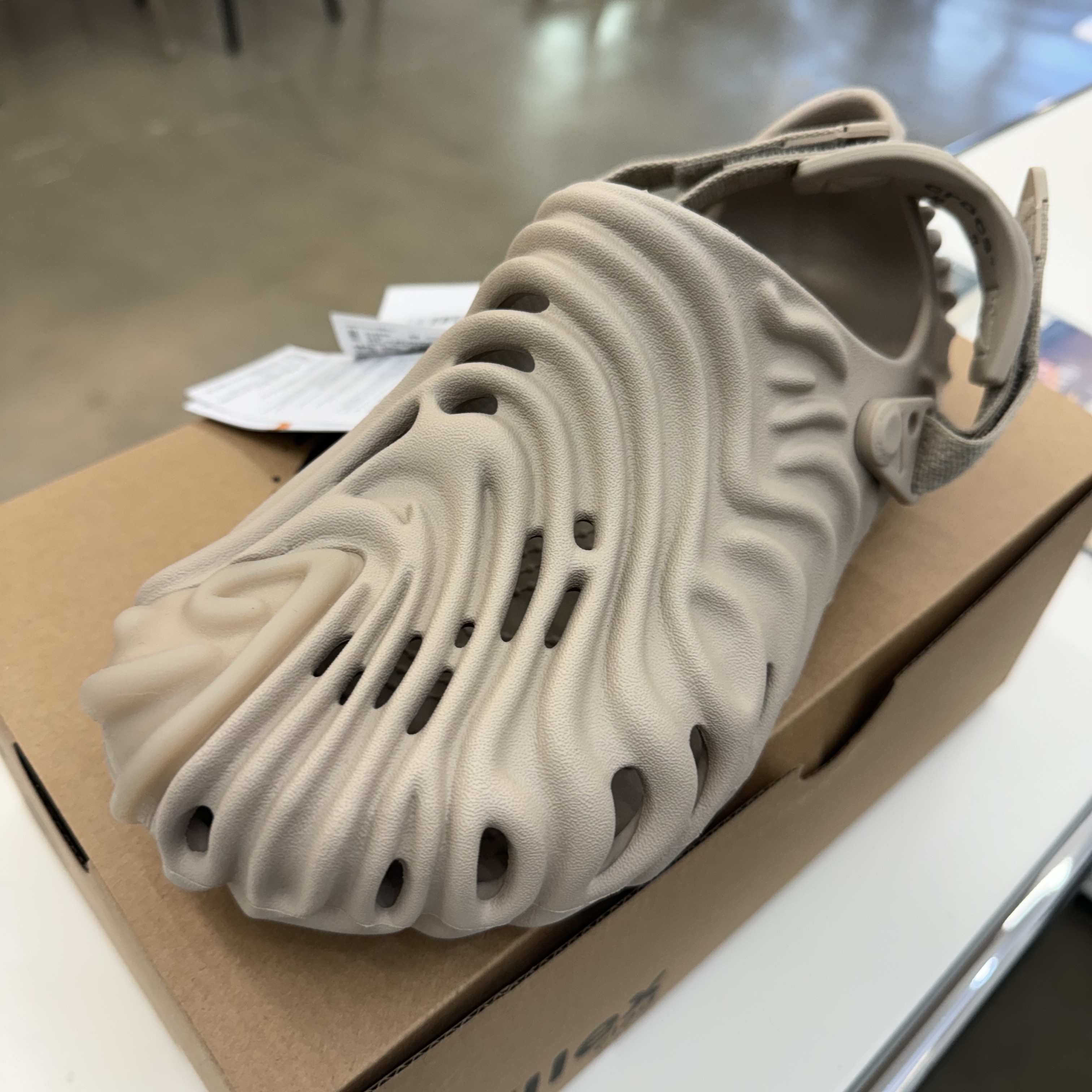Crocs x Salehe Bembury Pollex Clog Horchata 착용 스타일