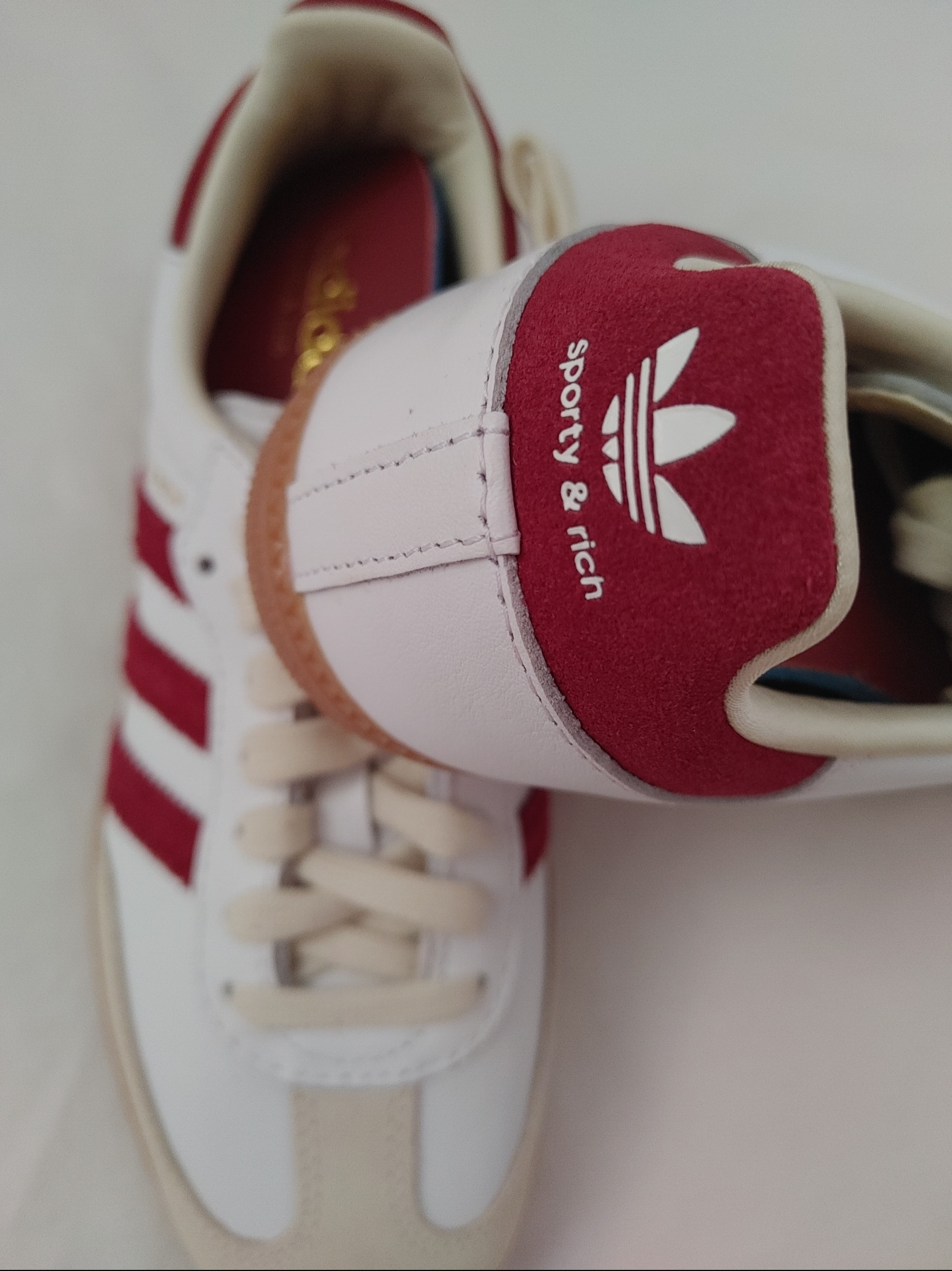 Adidas x Sporty & Rich Samba OG Cloud White Collegiate Burgundy 착용 스타일 - 1