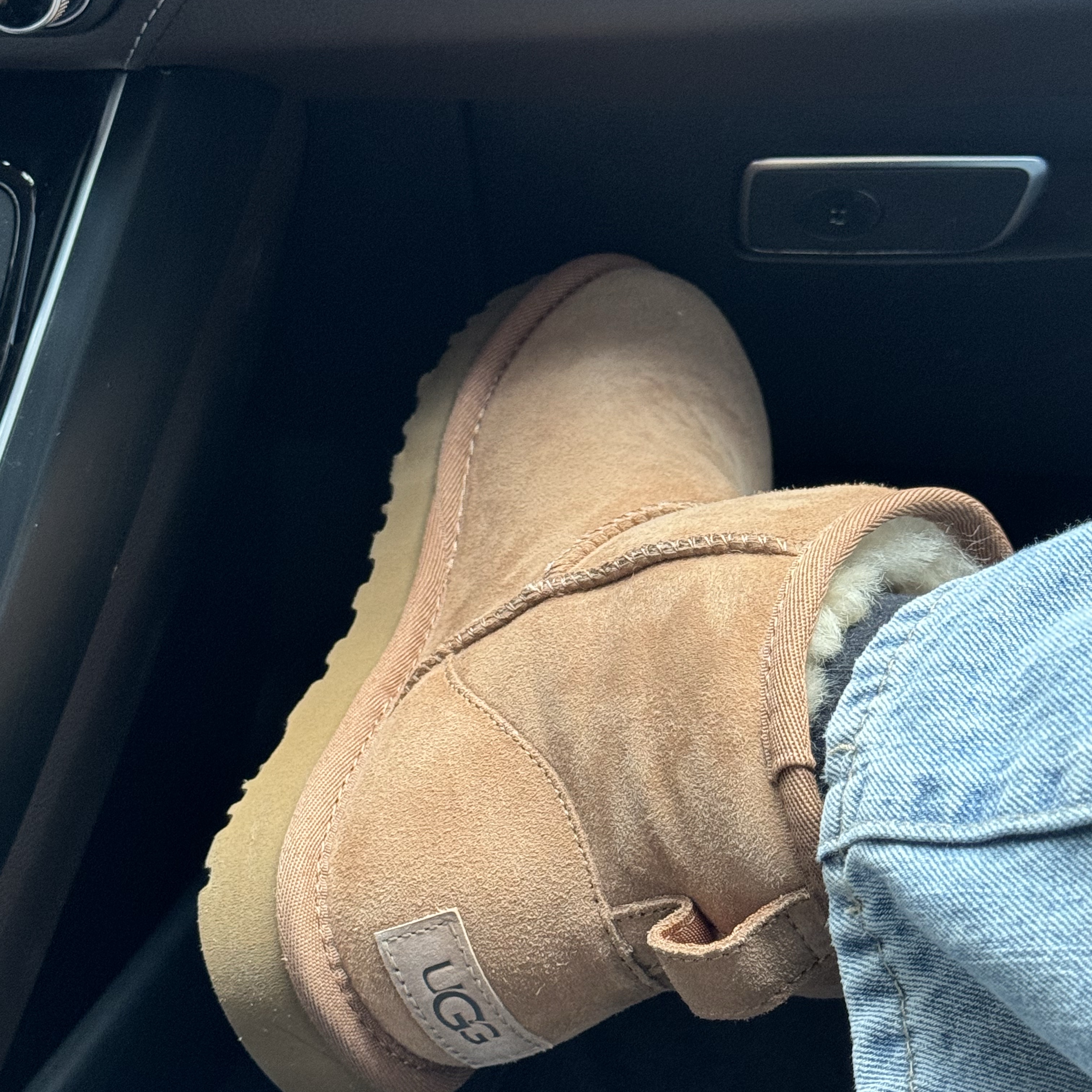 (W) UGG Classic Mini II Boots Chestnut 착용 스타일 - 2