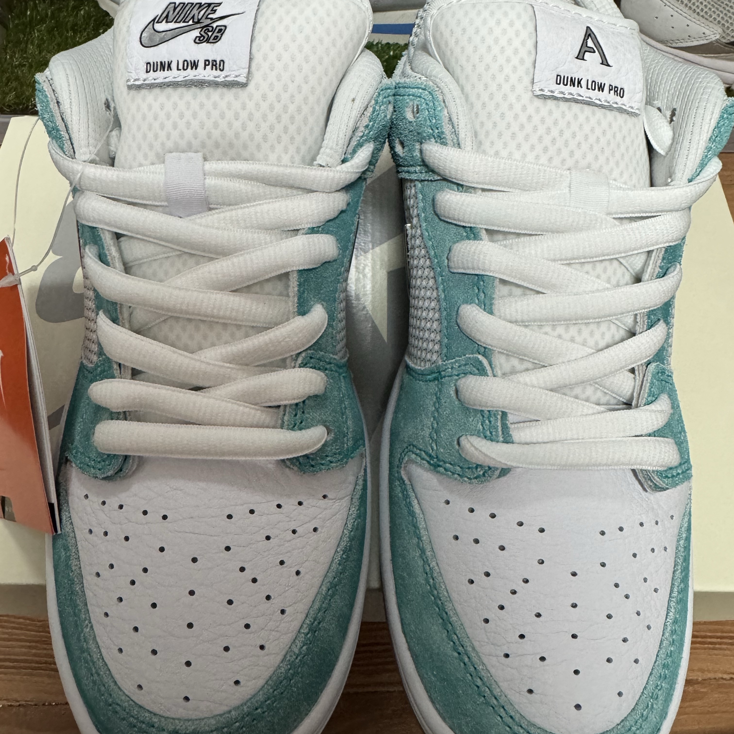 Nike x April Skateboards SB Dunk Low Pro QS Racer Blue Metallic Silver 착용 스타일 - 1