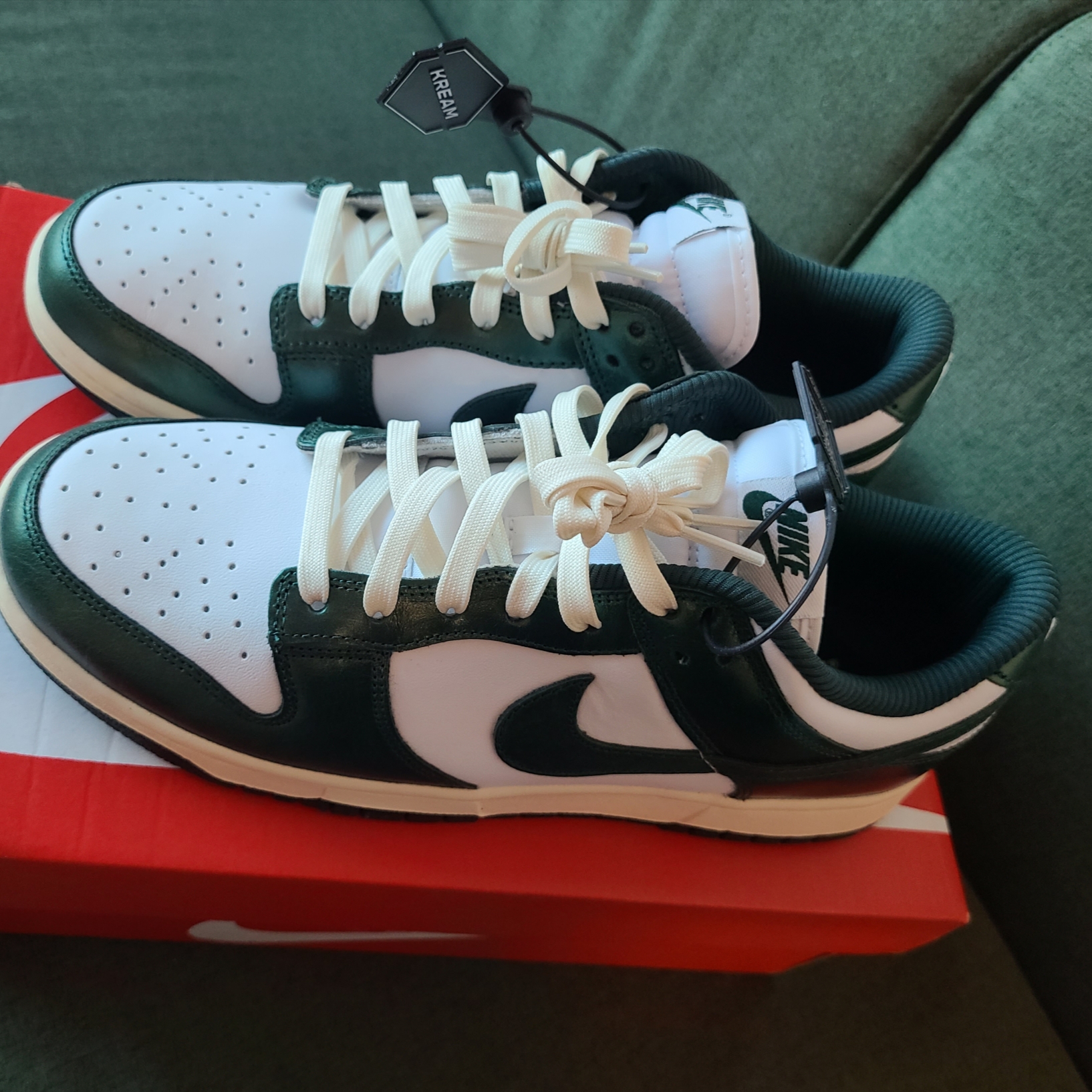(W) Nike Dunk Low Vintage Green 착용 스타일 - 1