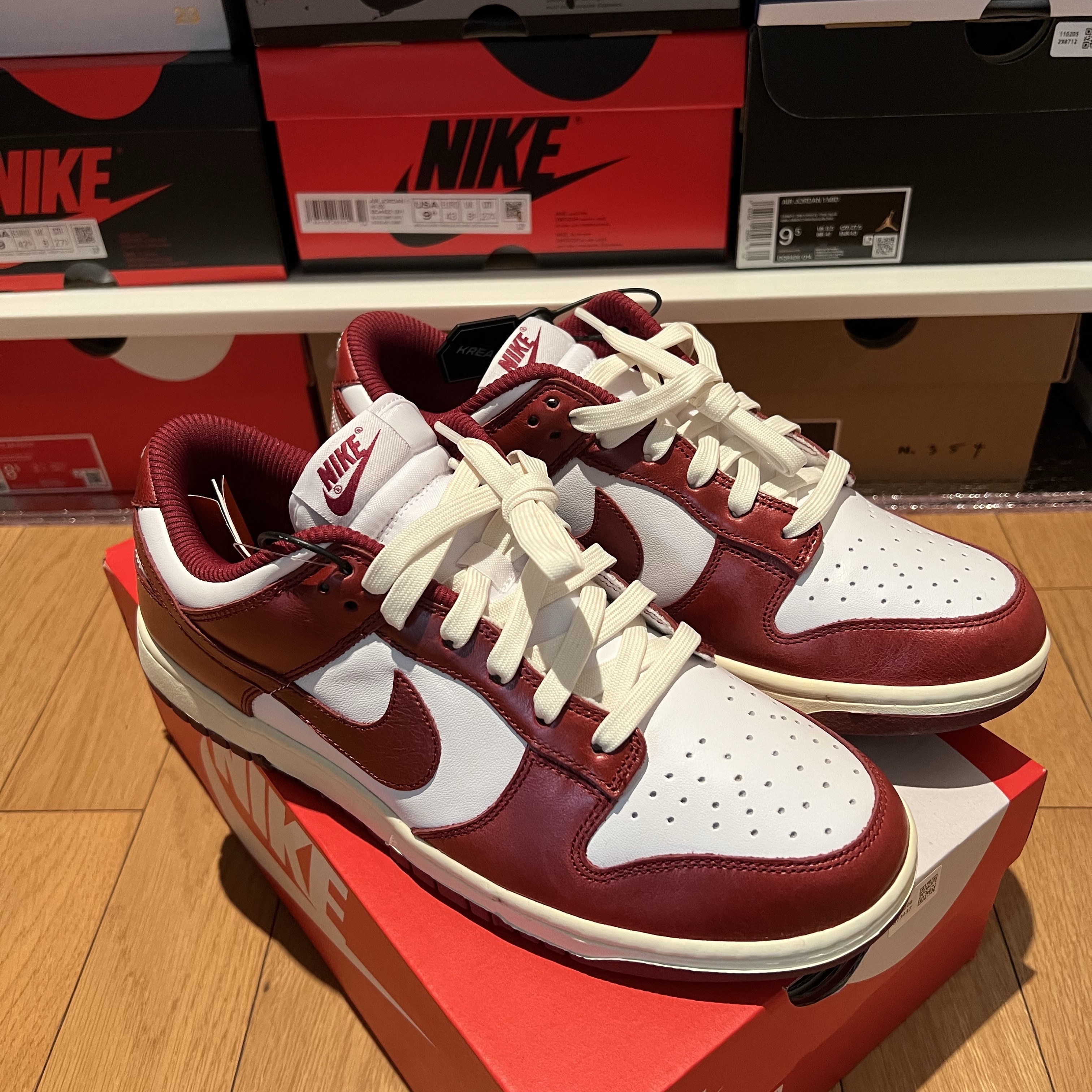 (W) Nike Dunk Low Retro PRM Team Red and White 착용 스타일