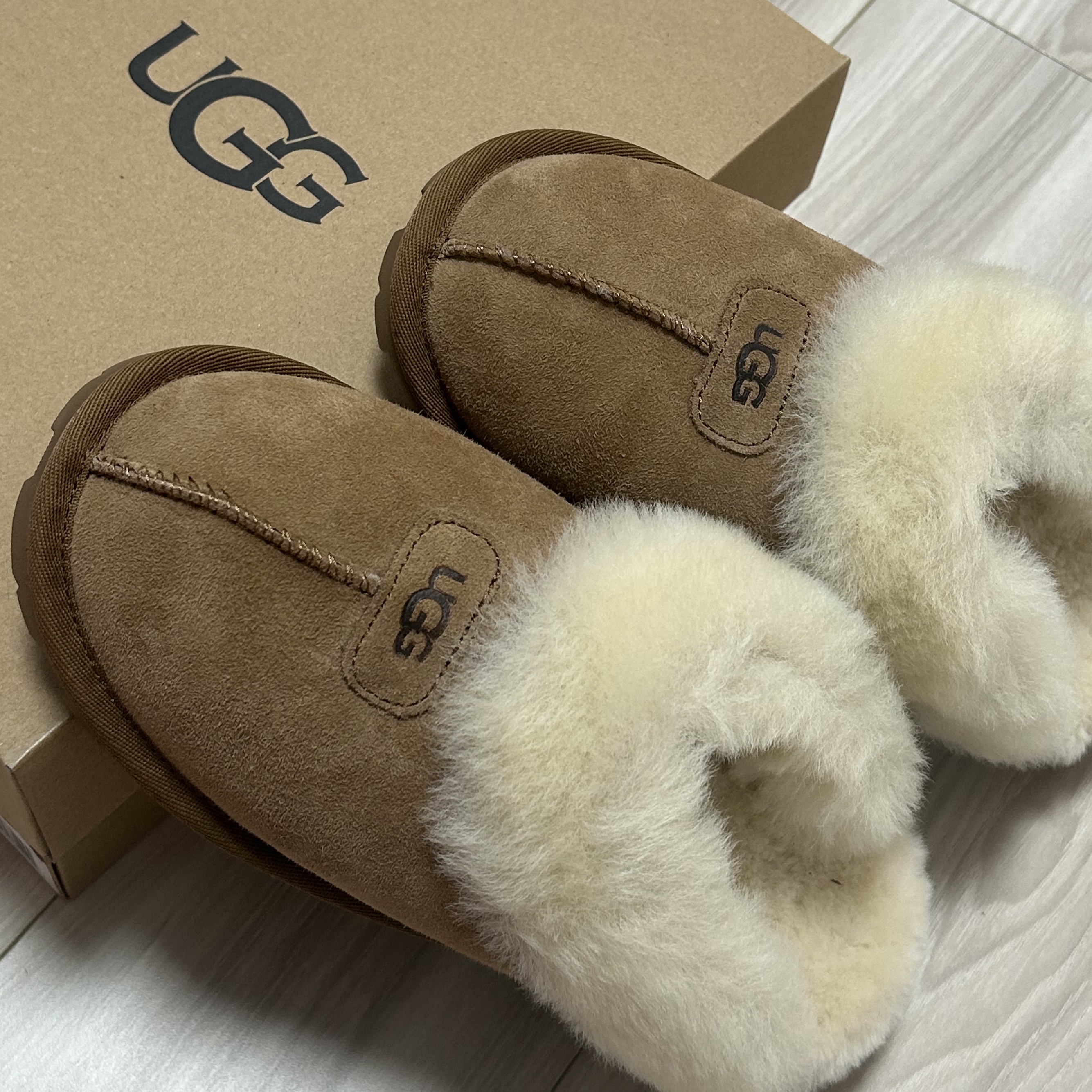 (W) UGG Coquette Slipper Chestnut 착용 스타일