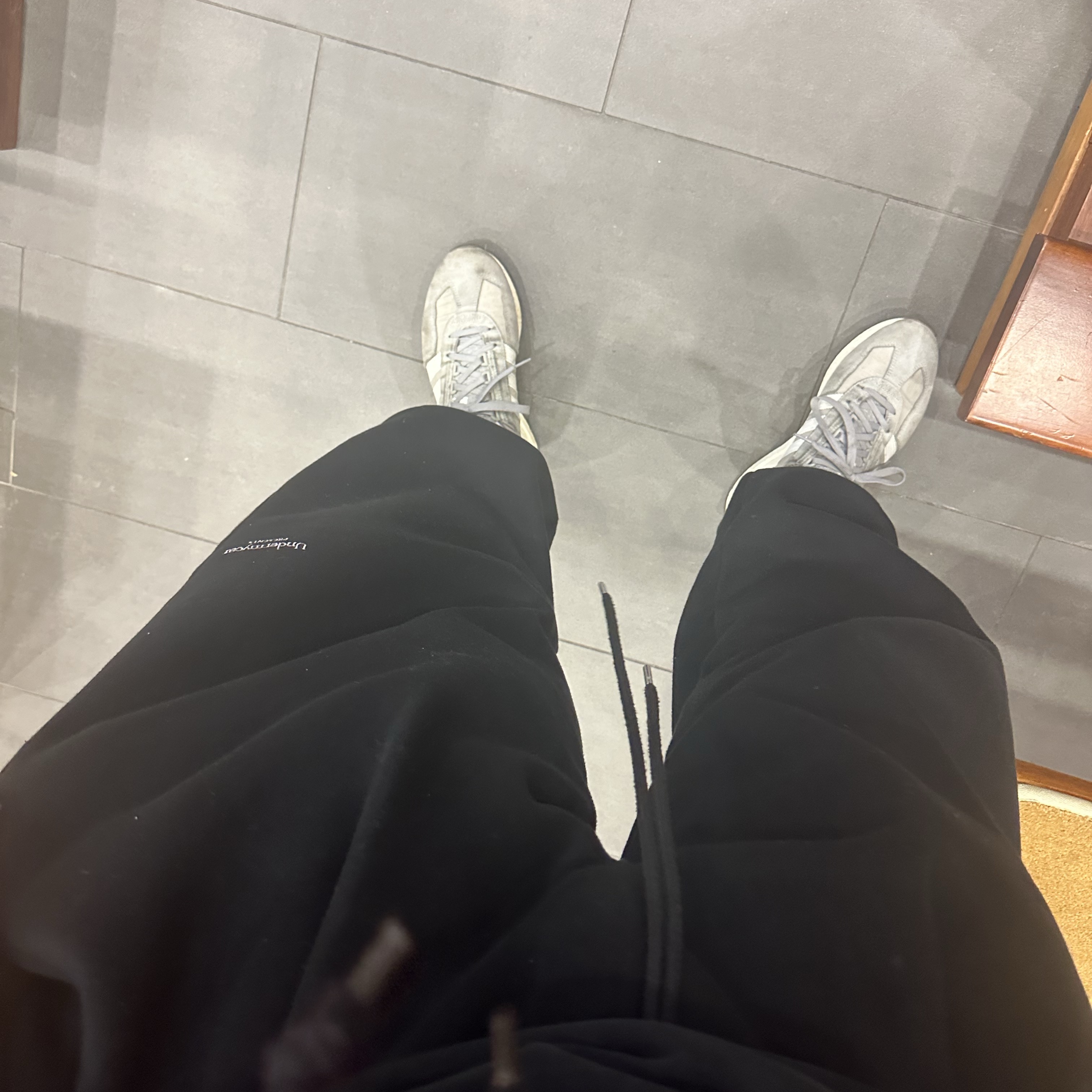 Undermycar Mu.03 Anti Fxxking Logo Play Oversized Sweat Jogger Black 착용 스타일