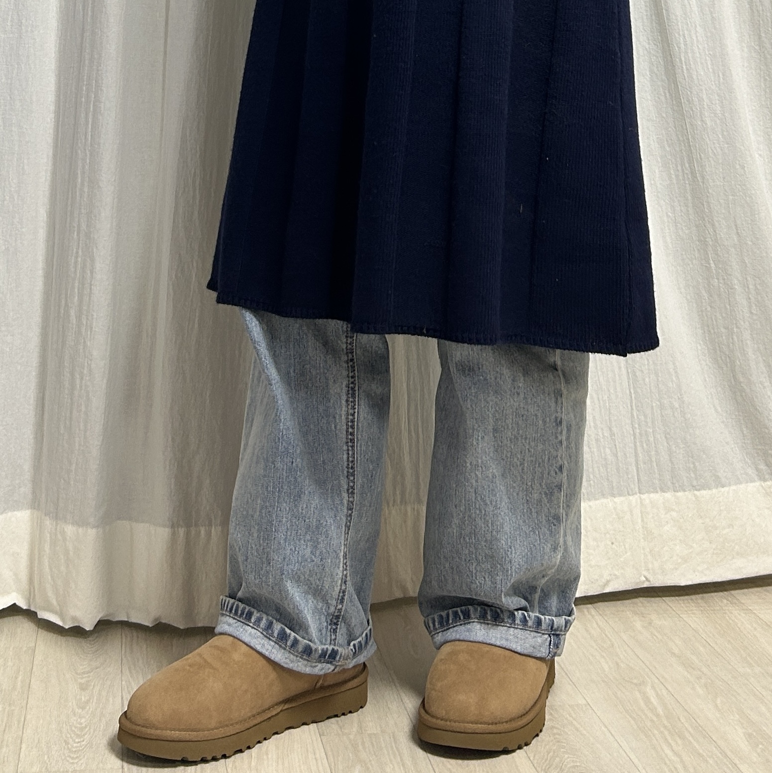 (W) UGG Classic Short II Boots Chestnut 착용 스타일 - 1