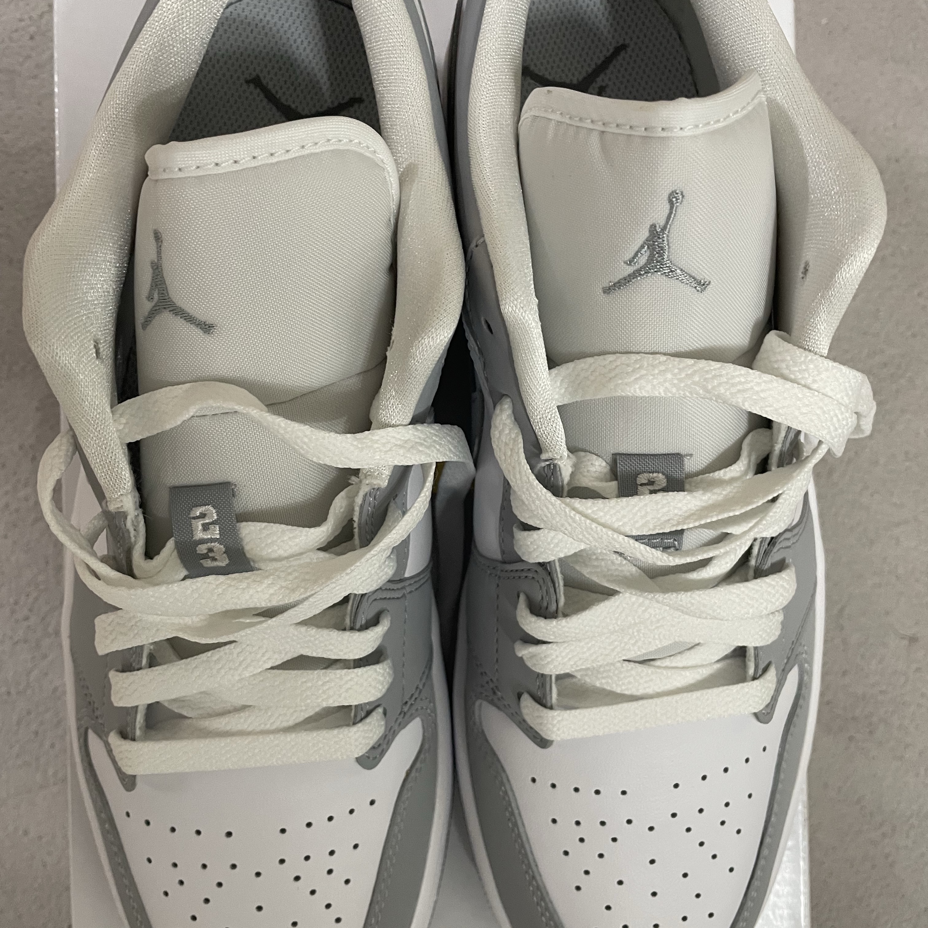 (W) Jordan 1 Low White Wolf Grey 착용 스타일 - 2