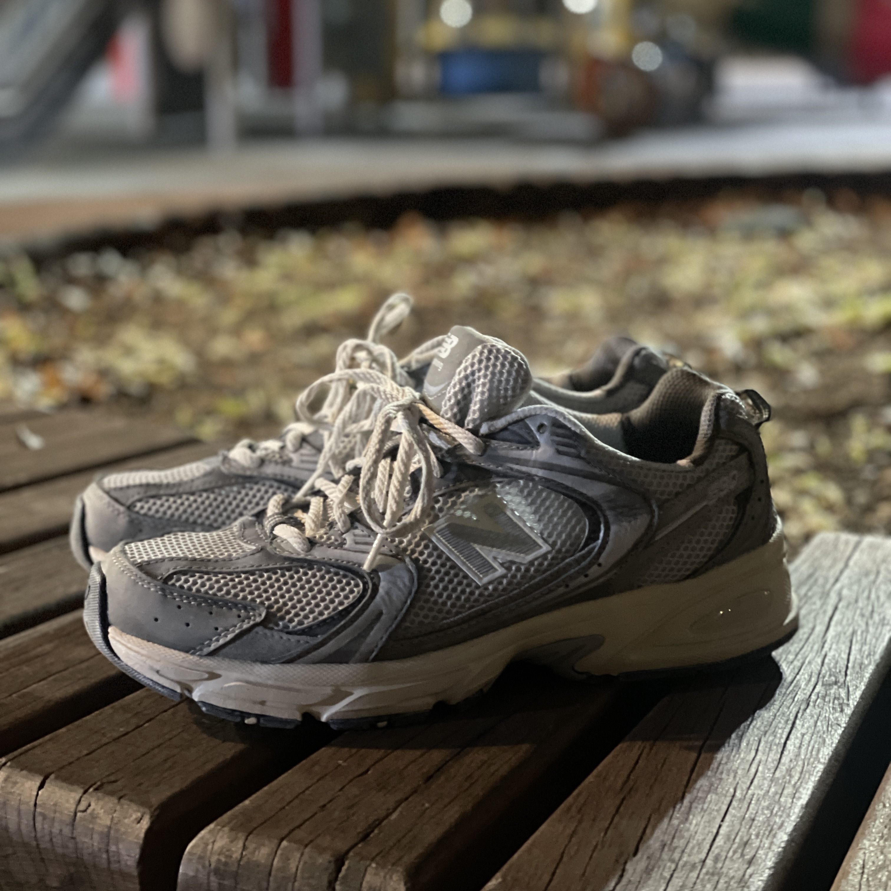 New Balance 530 Premium Vintage Grey Matter 착용 스타일 - 2