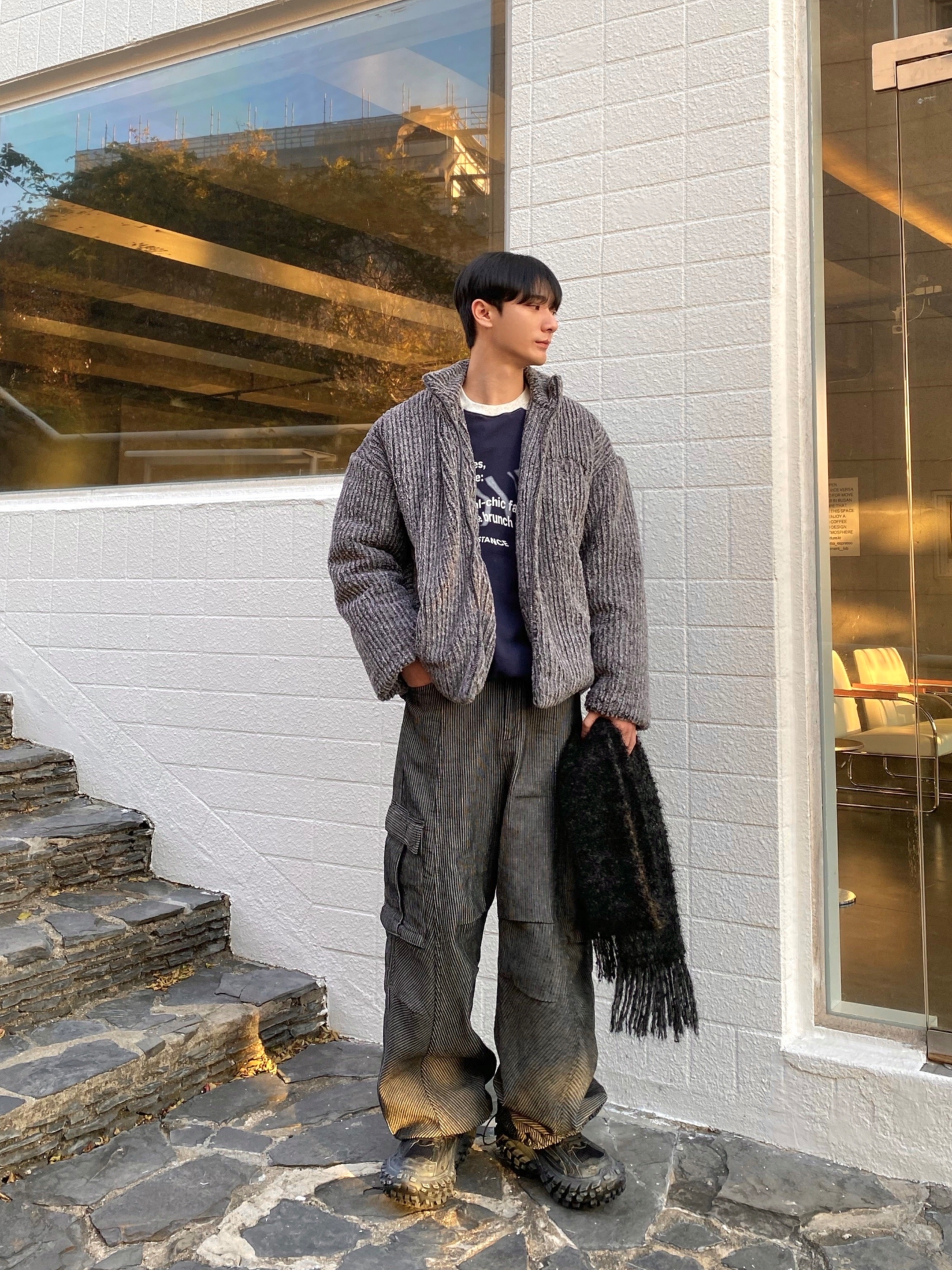 Balenciaga Defender Sneakers Black 착용 스타일 - 1