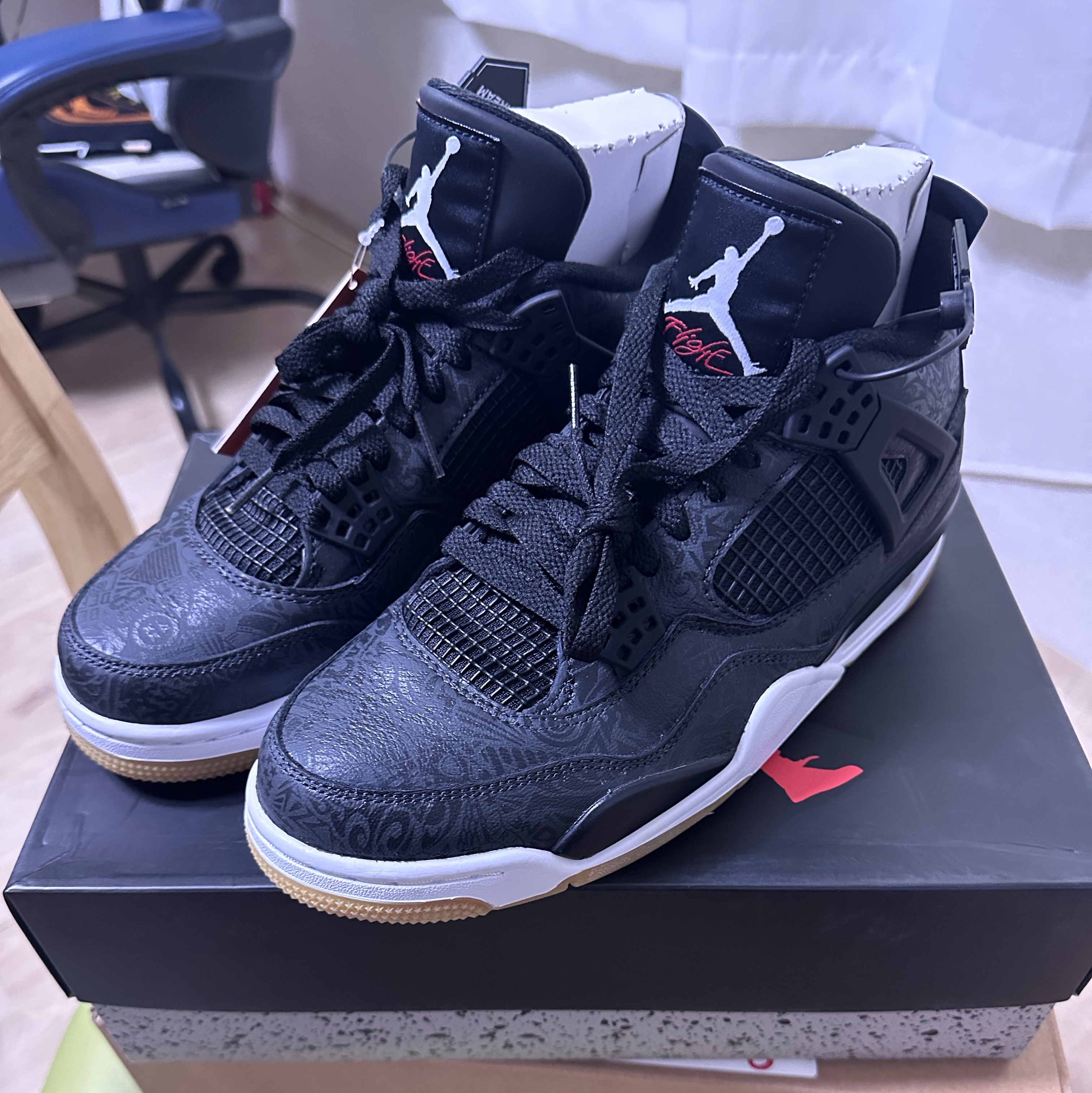 Jordan 4 Retro Laser Black Gum 착용 스타일