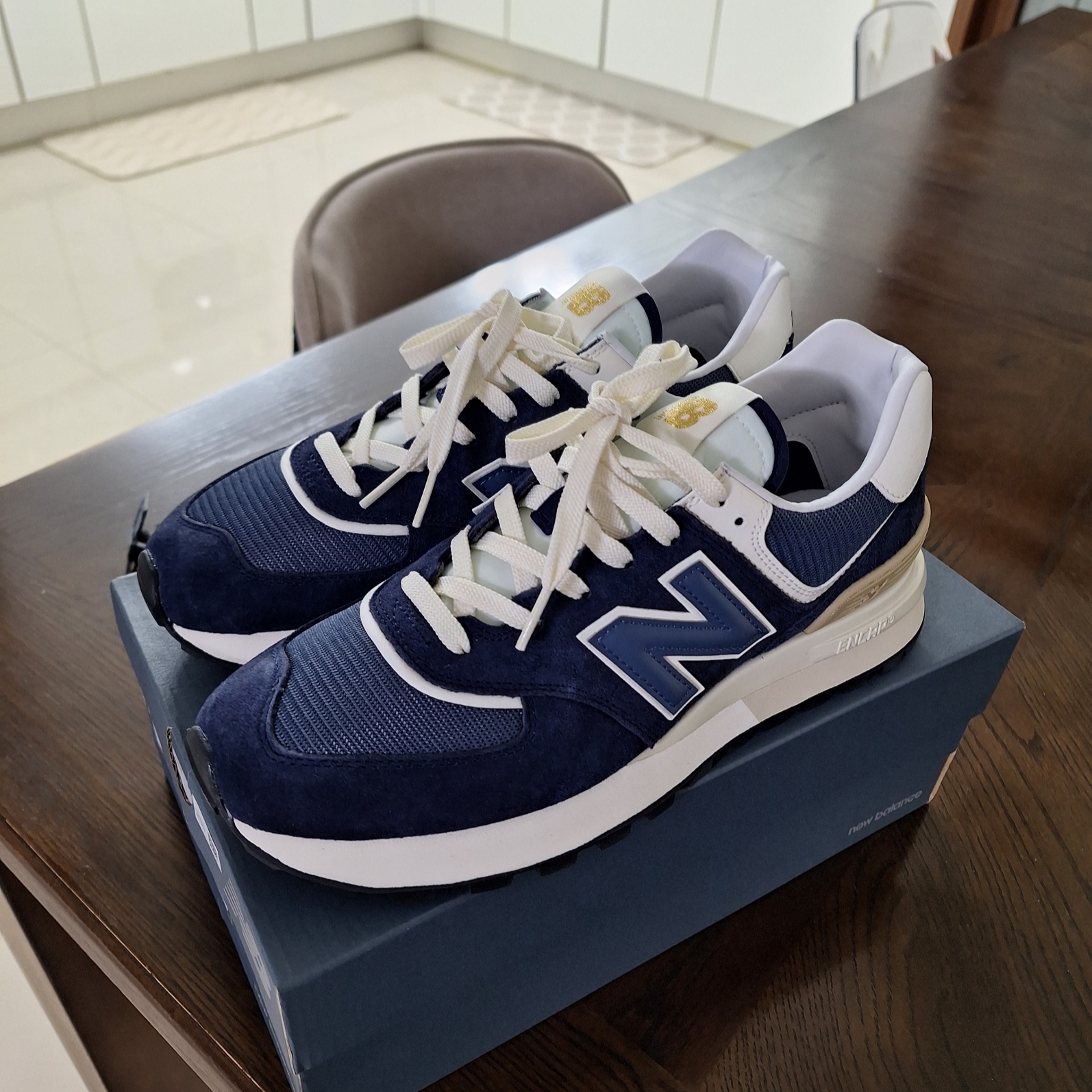 New Balance 574 Legacy Navy 착용 스타일 - 3