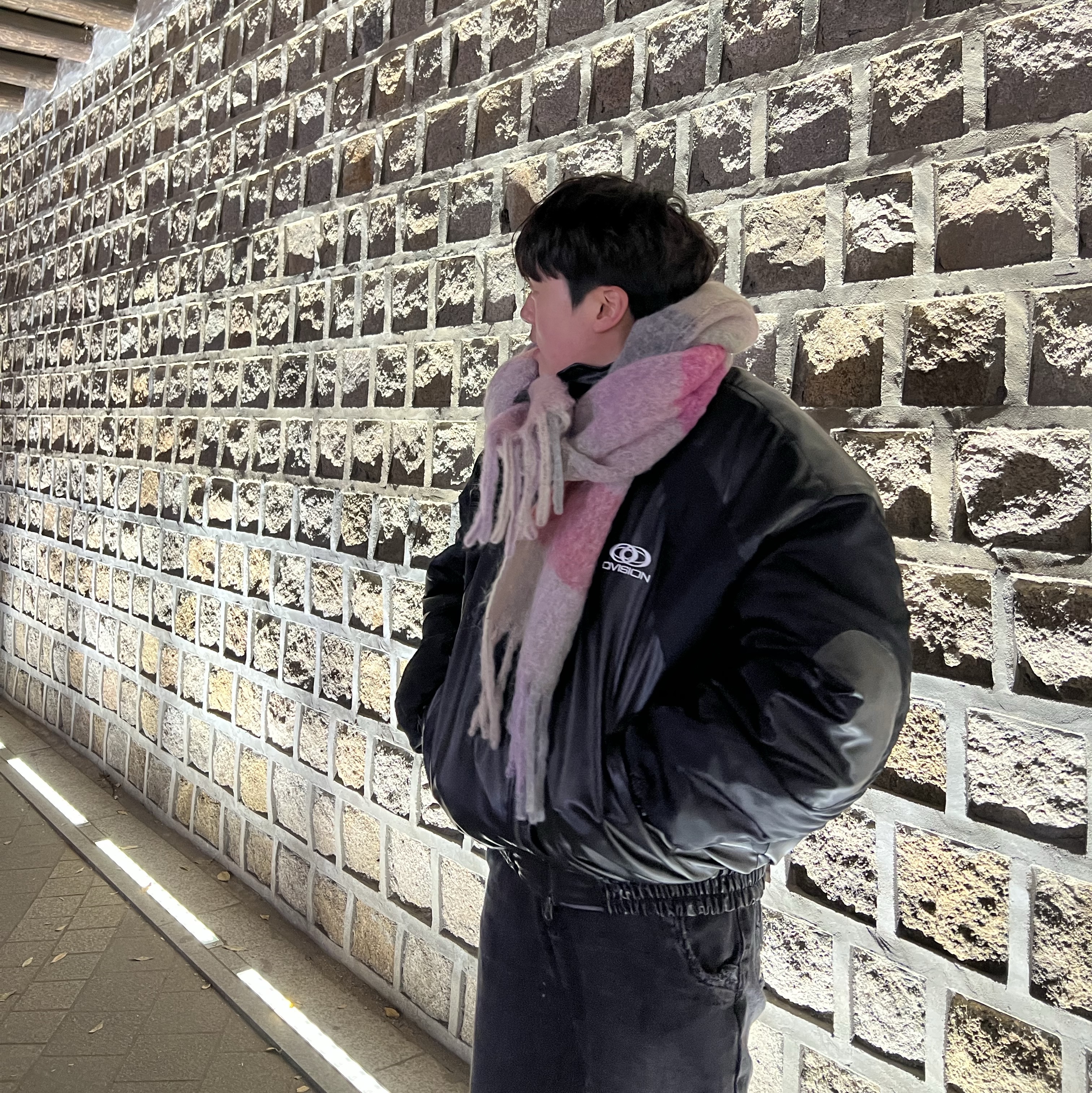 Civision by CSC Leather Mix Bomber Jacket Black, Acne Studios Mohair Check Muffler Fuchsia Lilac Pink 착용 스타일 - 1