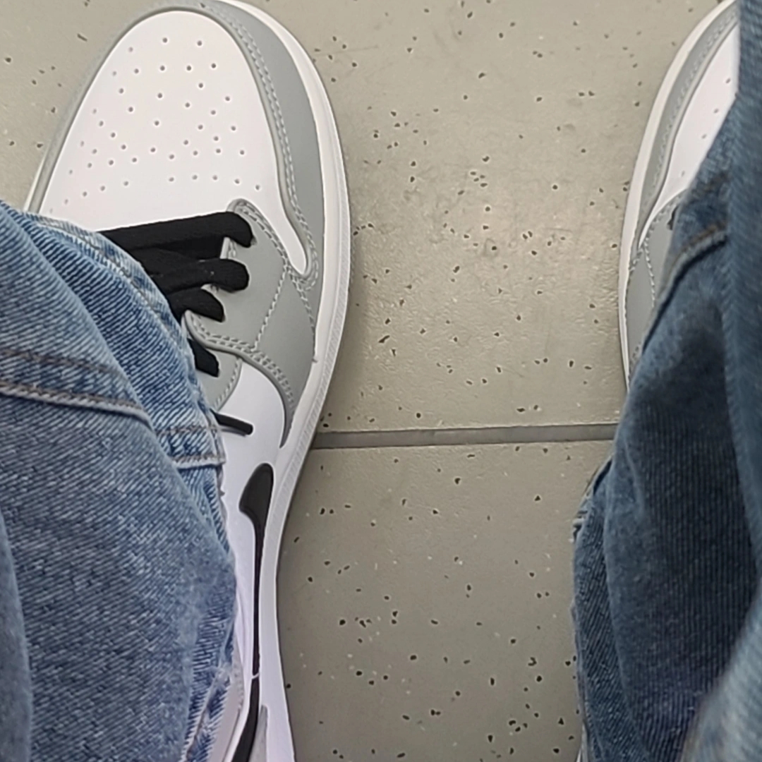 Jordan 1 Mid Light Smoke Grey, Nike Dunk Low Retro Black 착용 스타일 - 1