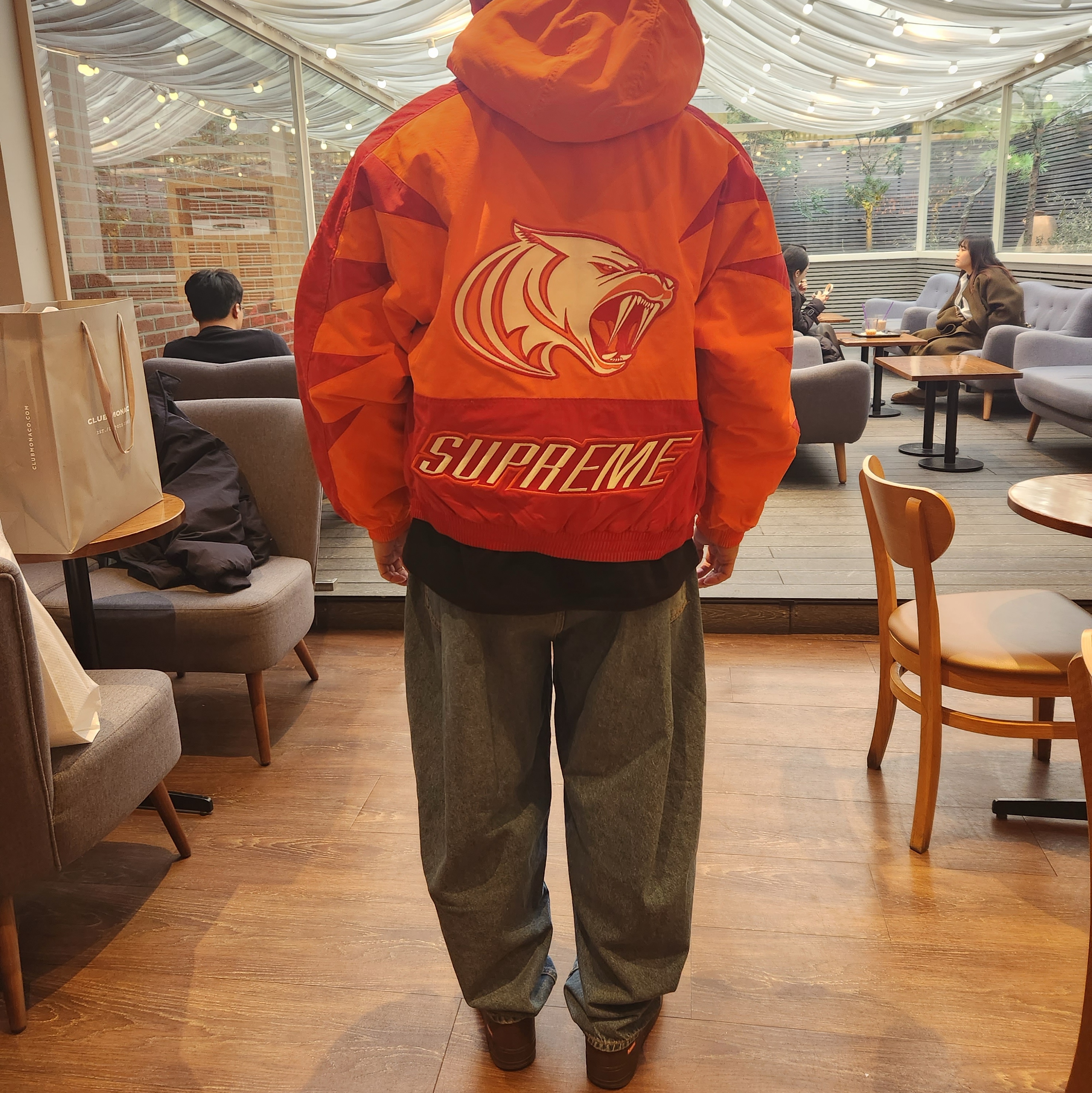 Supreme Wildcat Sideline Puffer Jacket Orange - 23FW 착용 스타일