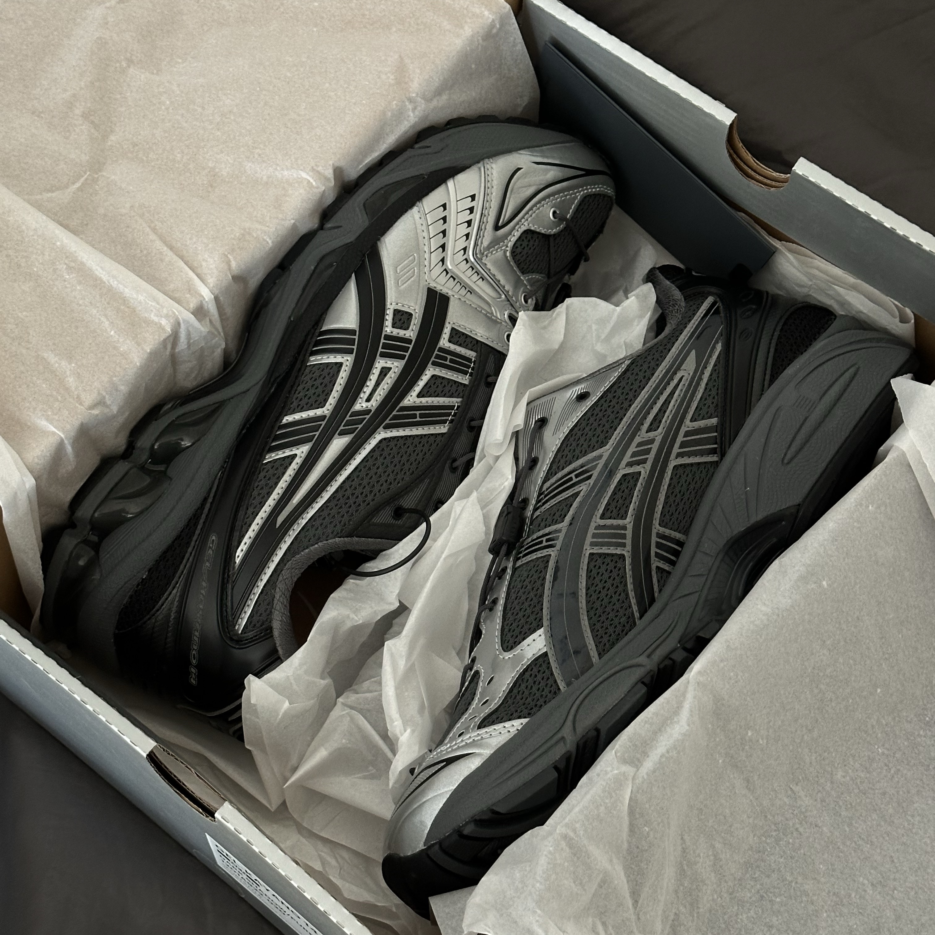 Asics x Unaffected Gel-Kayano 14 Silver Moon 착용 스타일 - 2