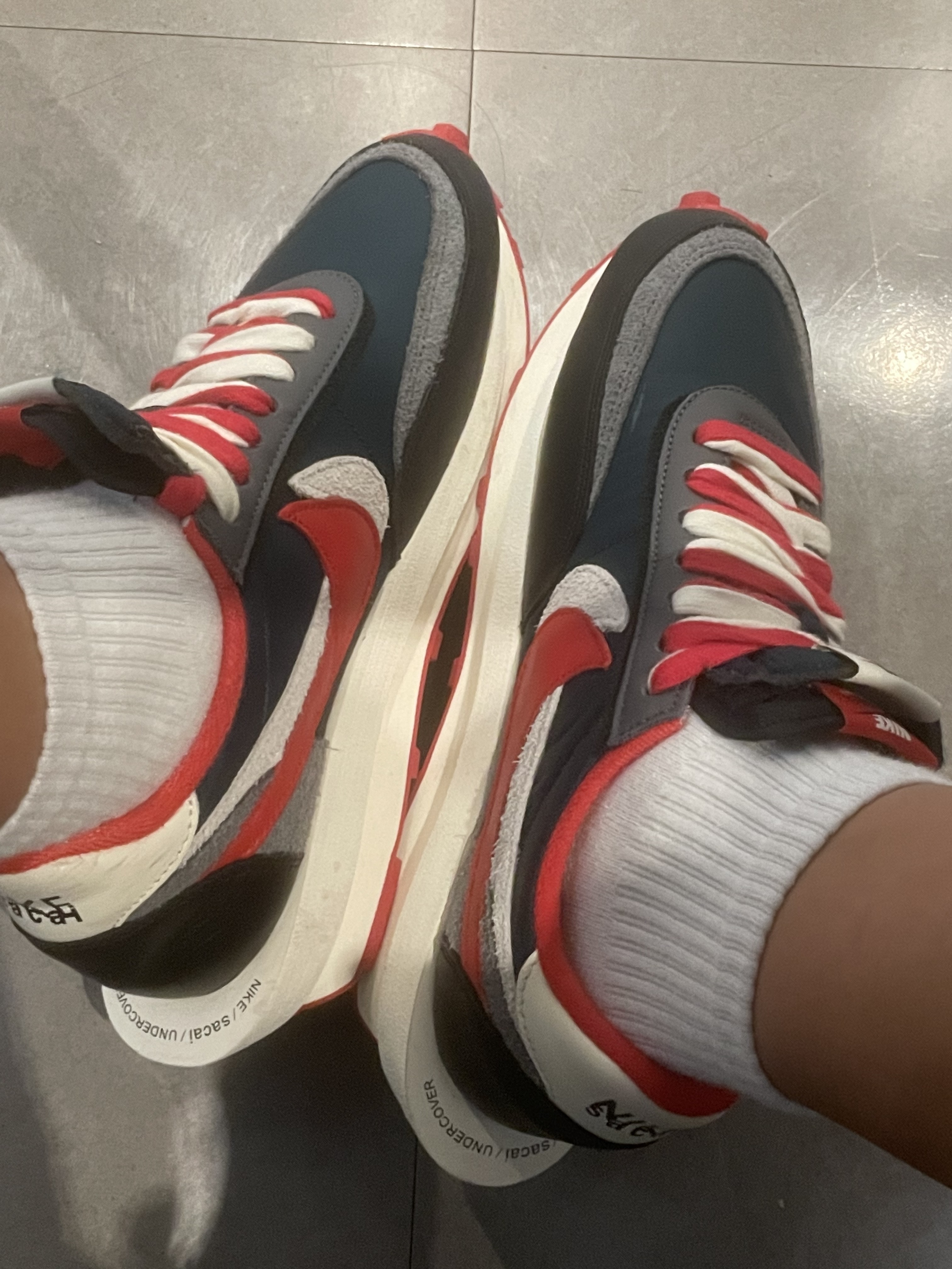 Nike x Sacai x Undercover LDWaffle Midnight Spruce University Red 착용 스타일