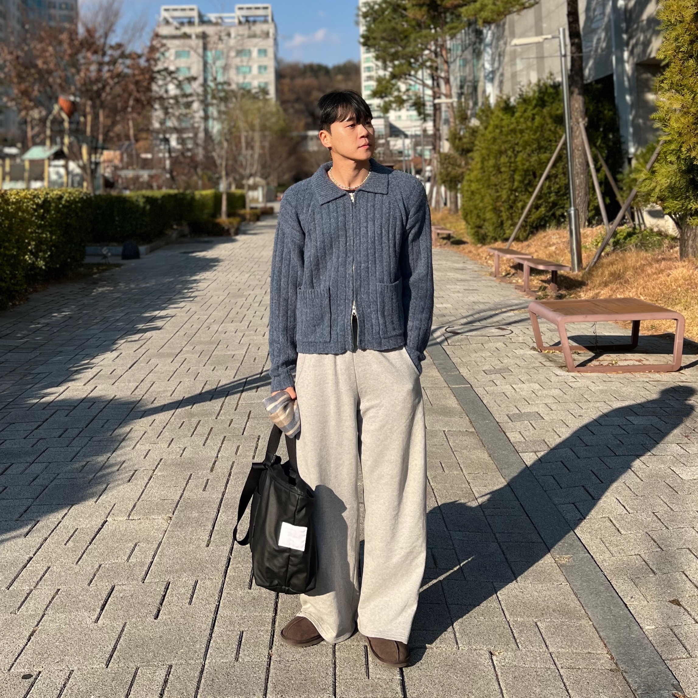 UGG Scuff Chestnut 착용 스타일 - 2