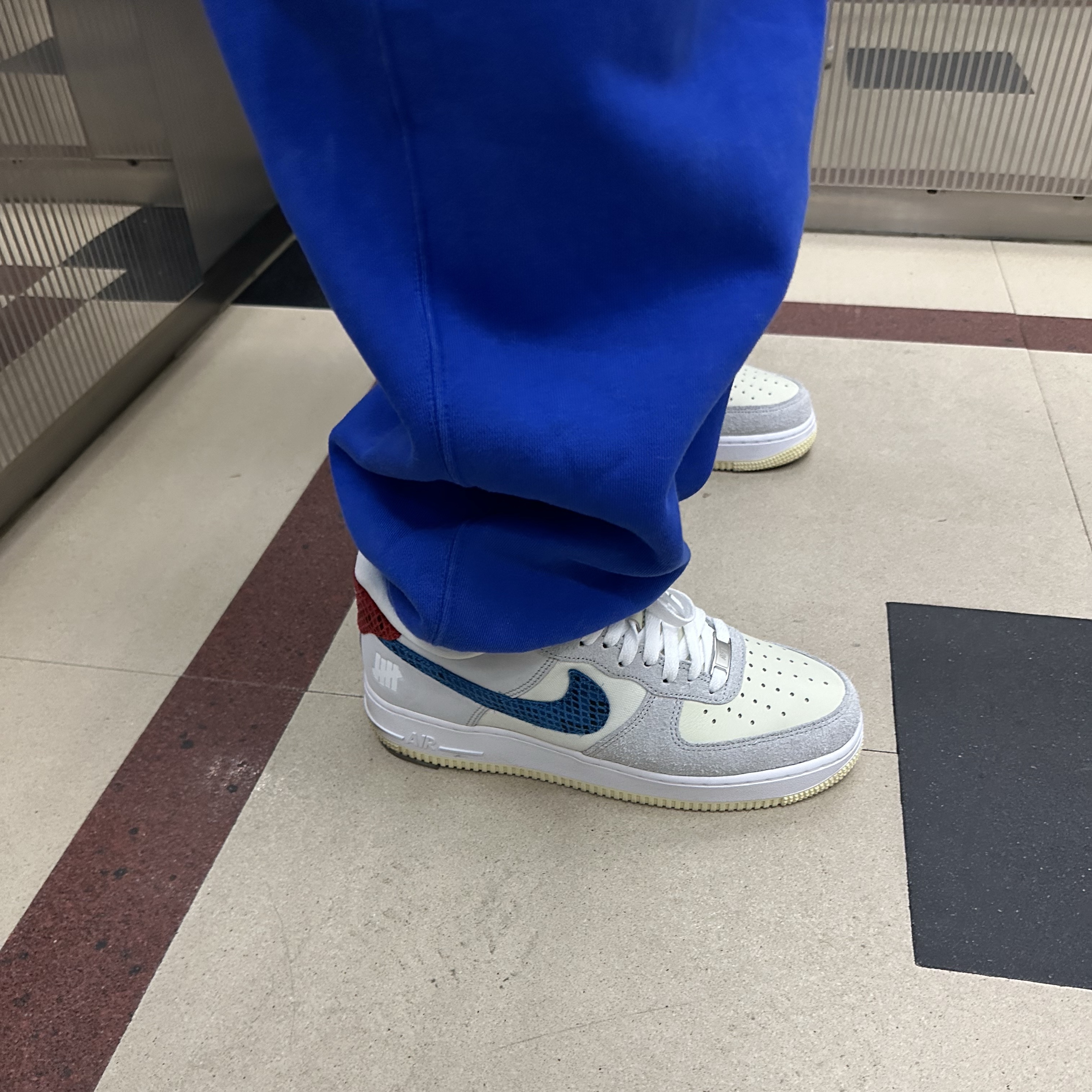 Nike x Undefeated Air Force 1 Low SP 5 On It, Nike x Stussy NRG Acid Washed Fleece Pants Game Royal (DR4025-480) 착용 스타일 - 2