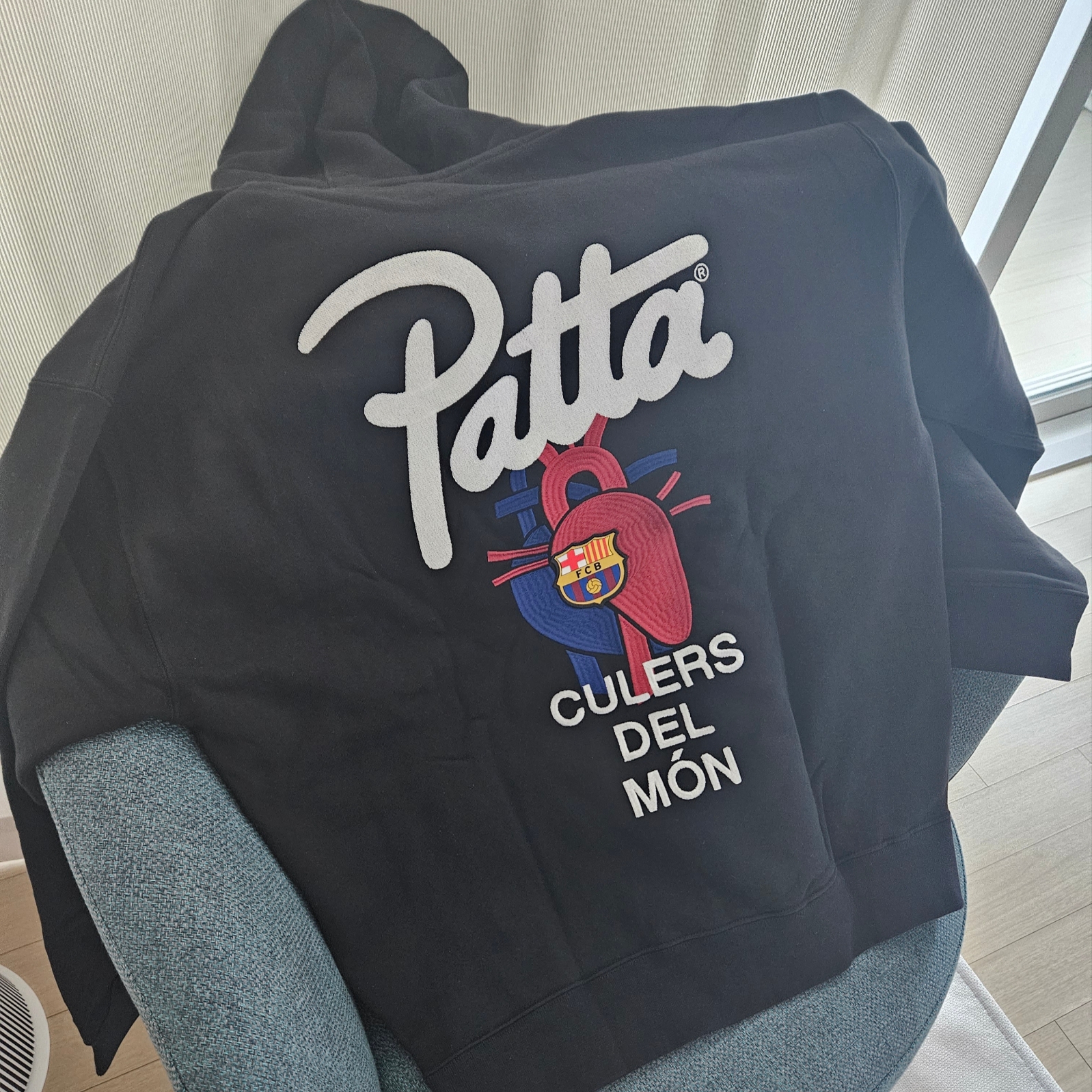 Nike x Patta x FC Barcelona Solo Swoosh Hoodie Culers del Món (FD4147-010) 착용 스타일