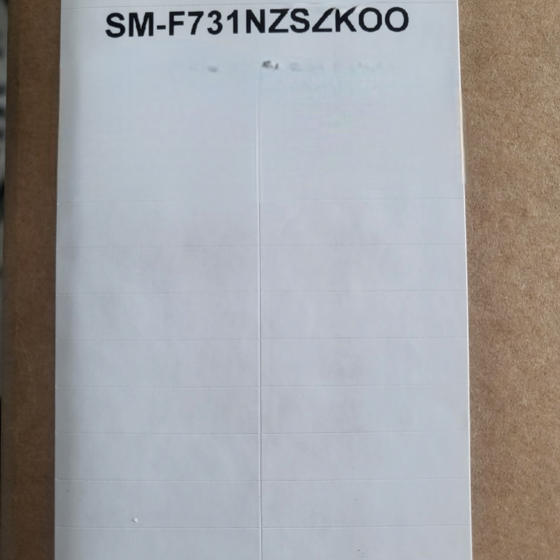 Samsung Galaxy Z Flip5 Maison Margiela Edition (Korean Ver.) 착용 스타일