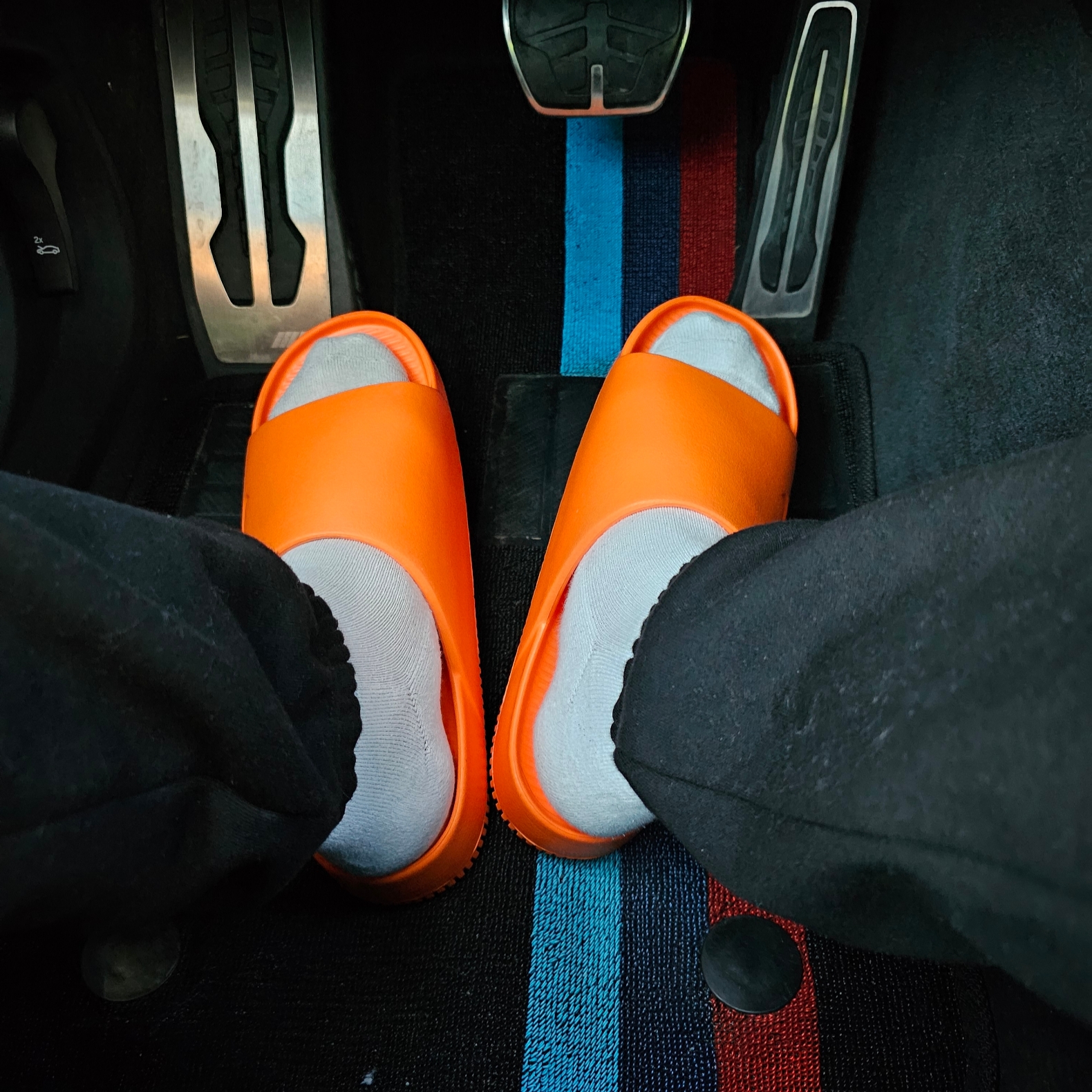 Nike Calm Slide Bright Mandarin, IAB Studio Sweatpants Black White - 23SS 착용 스타일