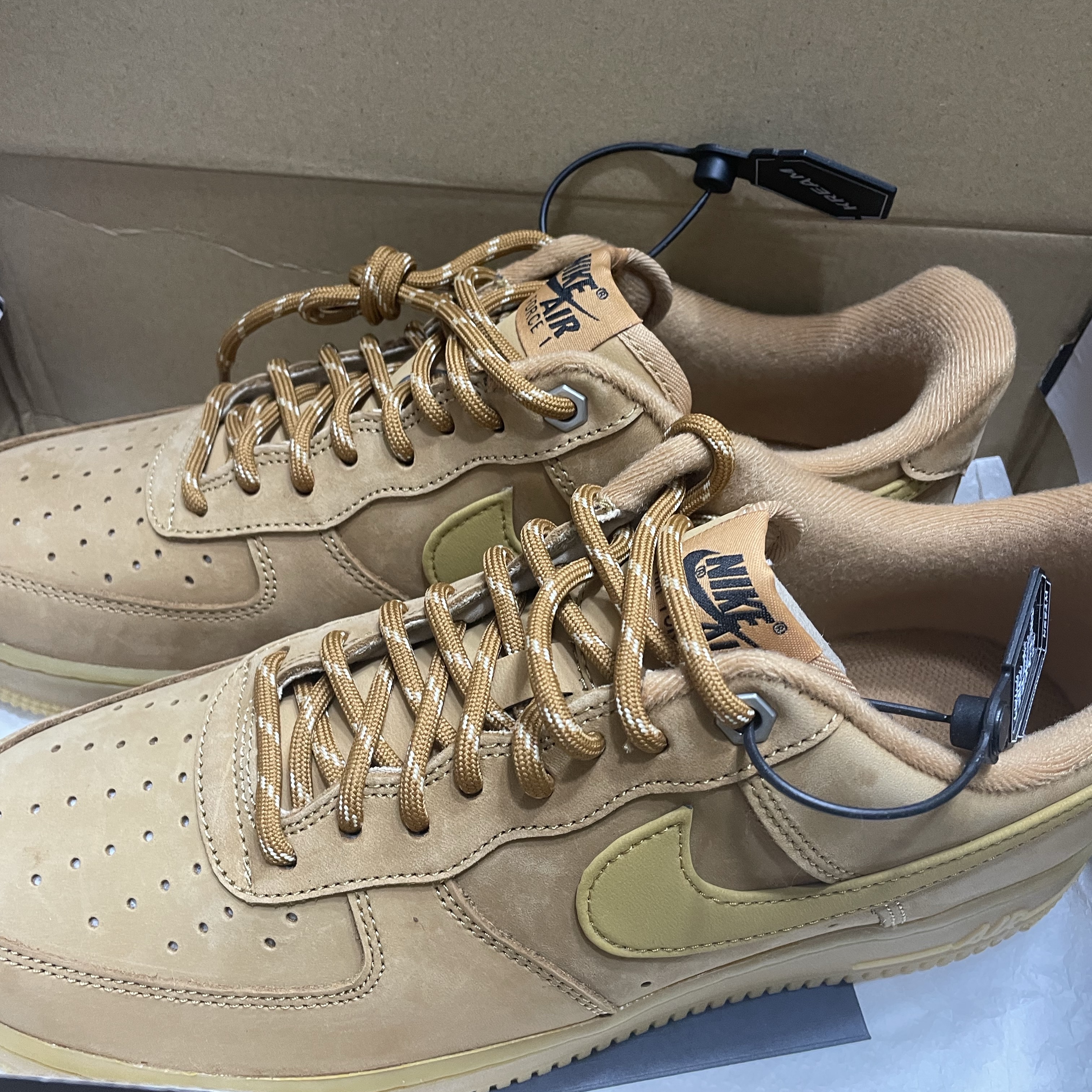 Nike Air Force 1 '07 WB Flax 착용 스타일