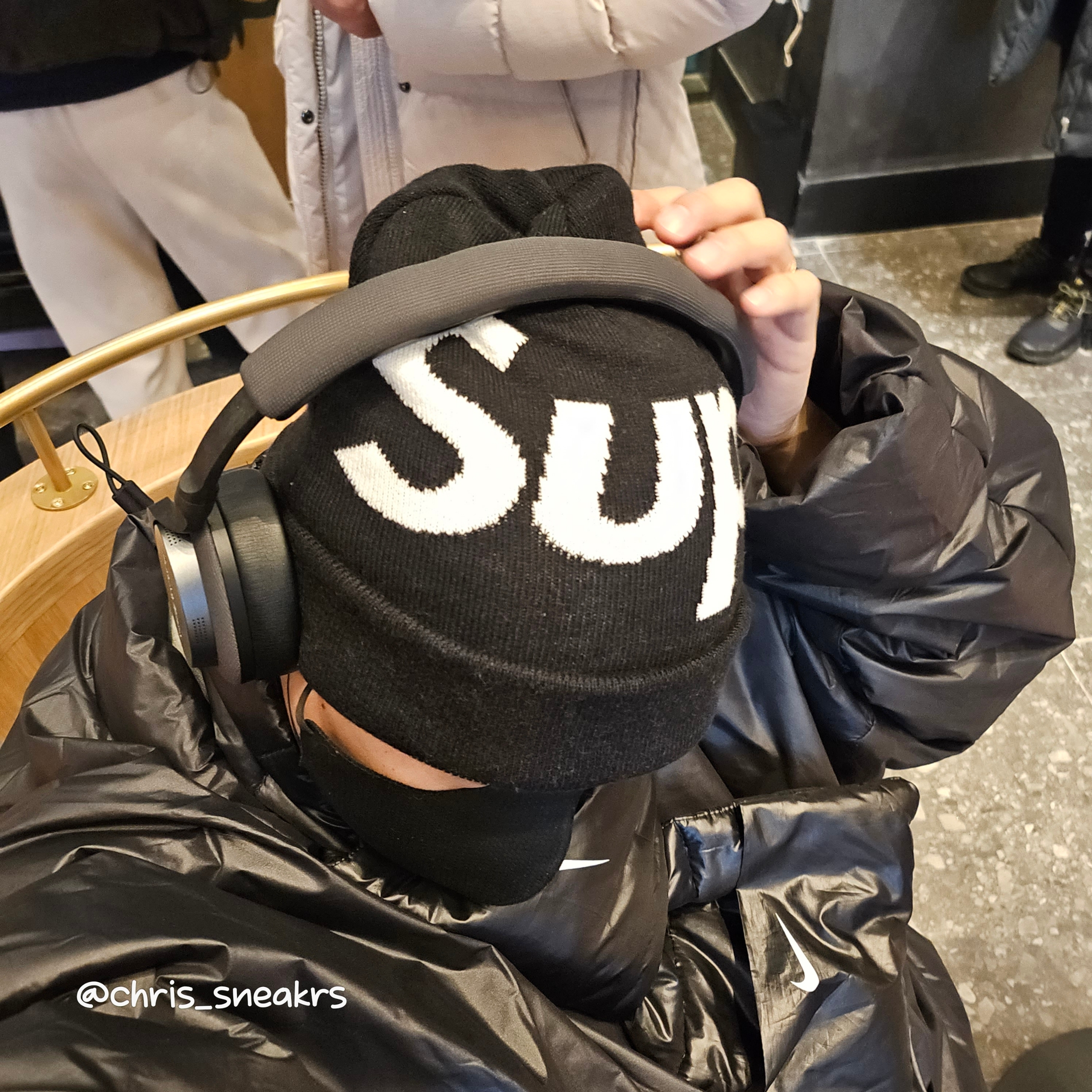 Supreme Big Logo Beanie Black, Yeezy Gap Engineered By Balenciaga Mock Neck Pullover Puffer Black 착용 스타일