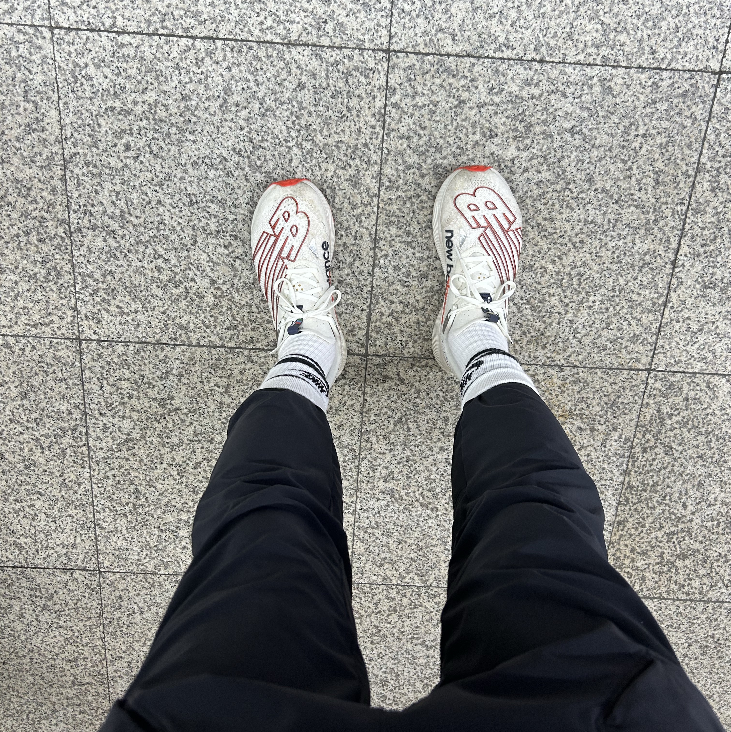 New Balance FuelCell RC Elite v2 White - D Standard 착용 스타일