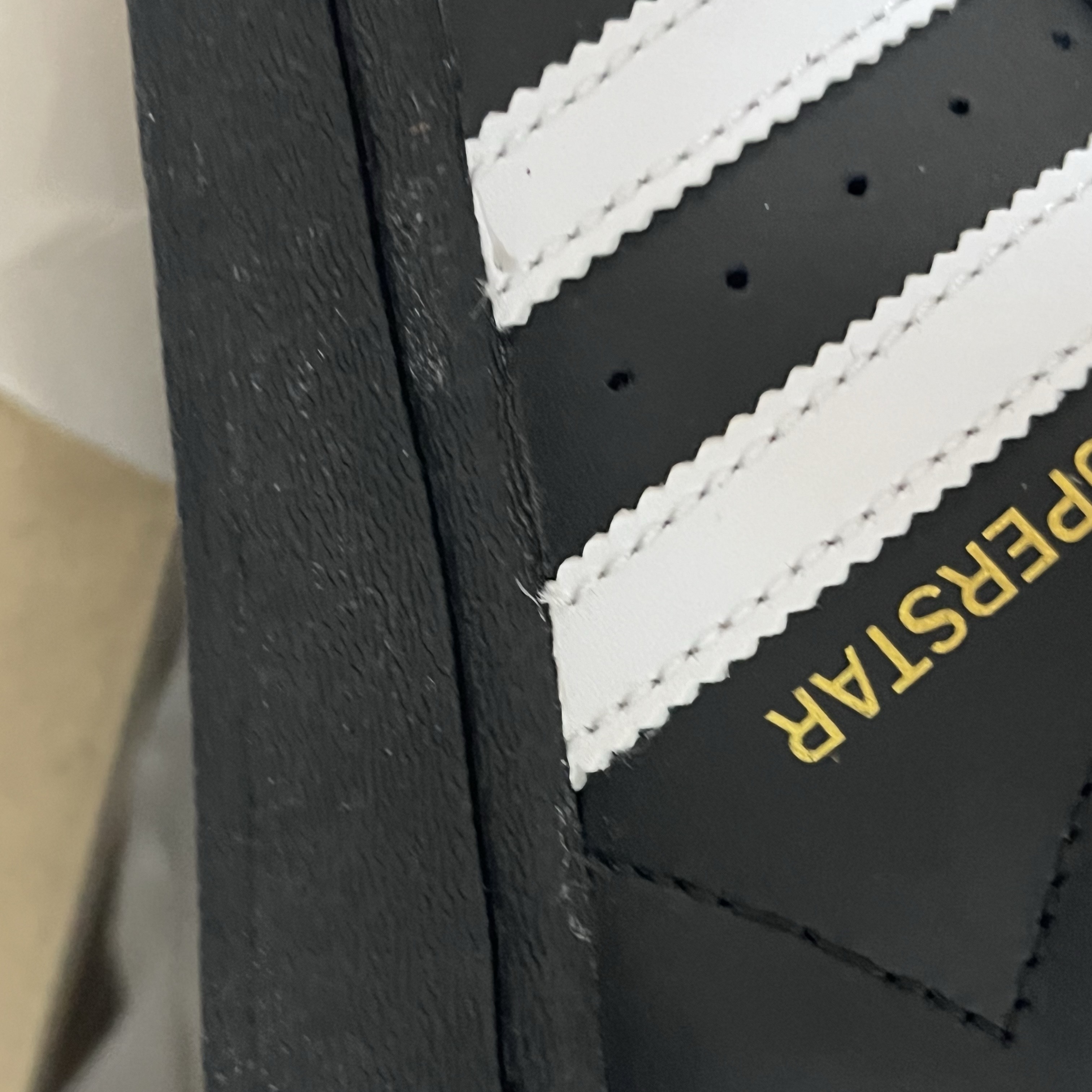 (J) Adidas Superstar Black White 착용 스타일 - 2