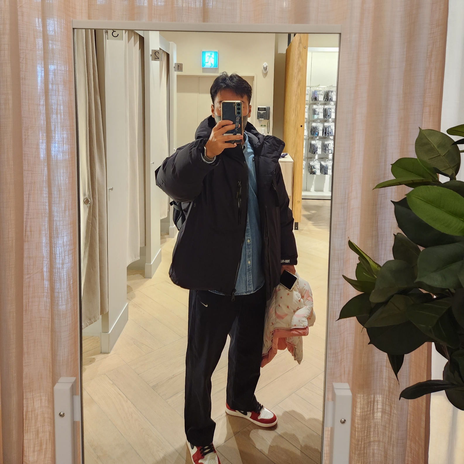 Supreme Gore-Tex 700-Fill Down Parka Black - 23FW, Jordan 1 Retro High OG Chicago 2022 착용 스타일