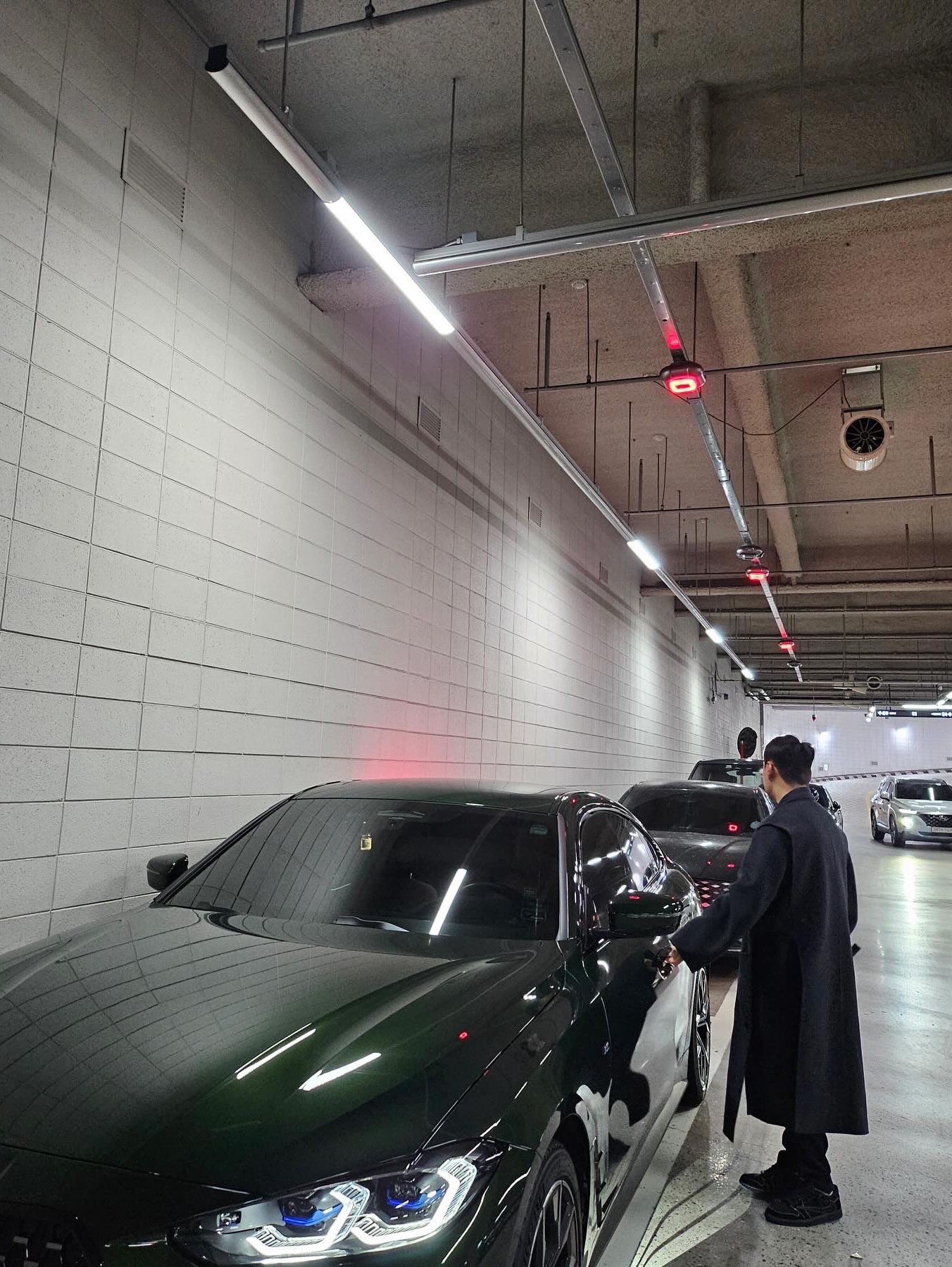 Wooyoungmi Robe Coat Black, Jordan 1 x Travis Scott Retro Low OG SP Black Phantom 착용 스타일 - 4