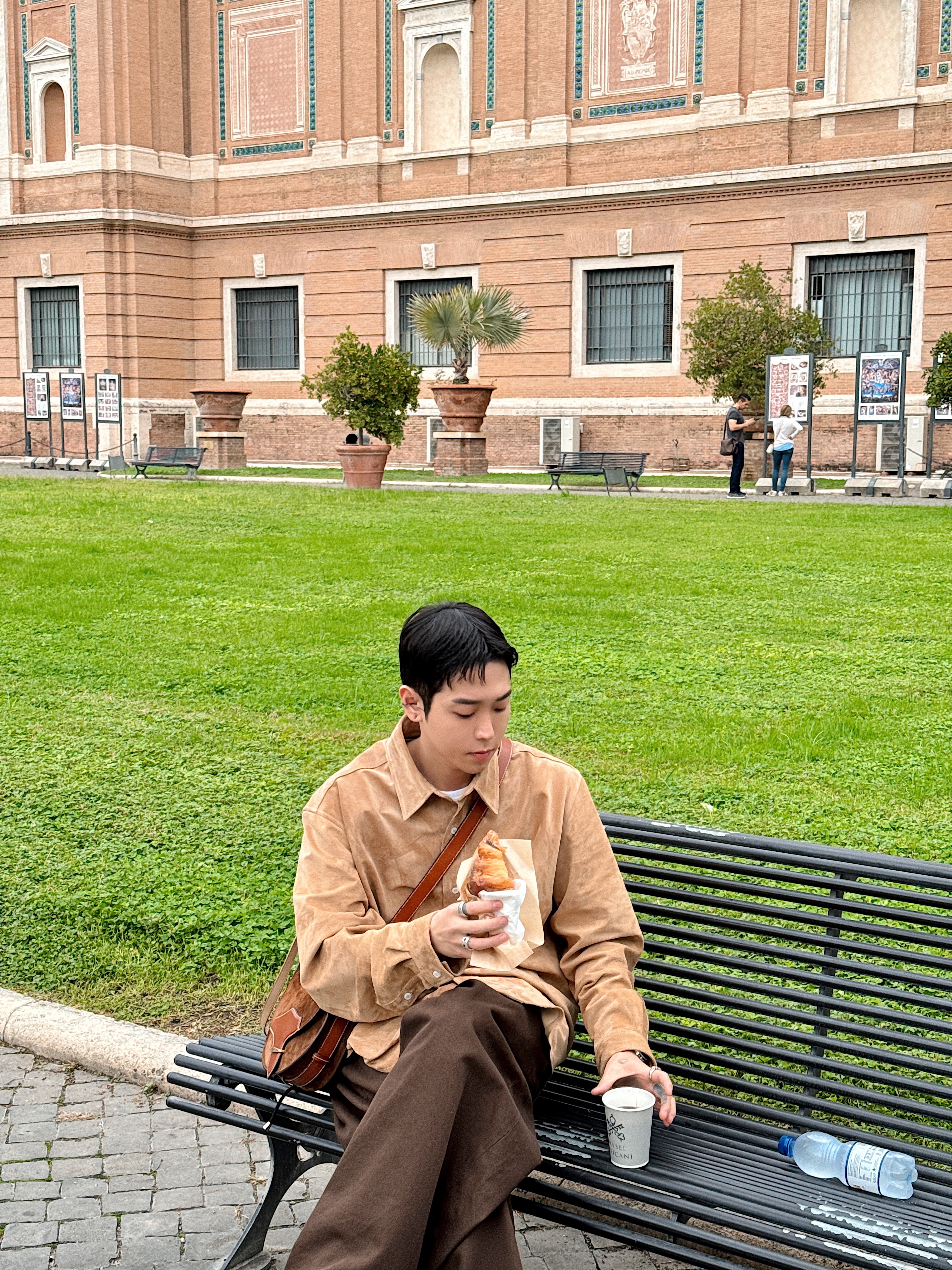 STU Wide Cotton Pants Brown, STU Suede Peny Loafers Black 착용 스타일 - 2