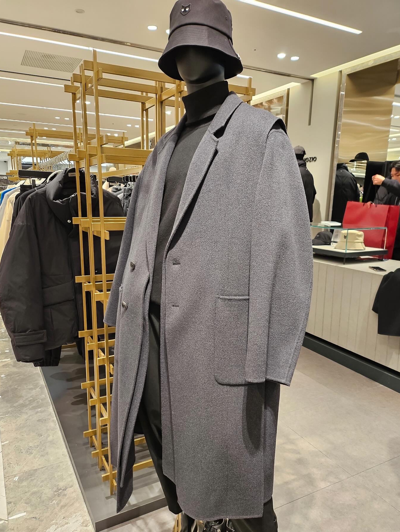 Wooyoungmi Robe Coat Black, Jordan 1 x Travis Scott Retro Low OG SP Black Phantom 착용 스타일 - 2