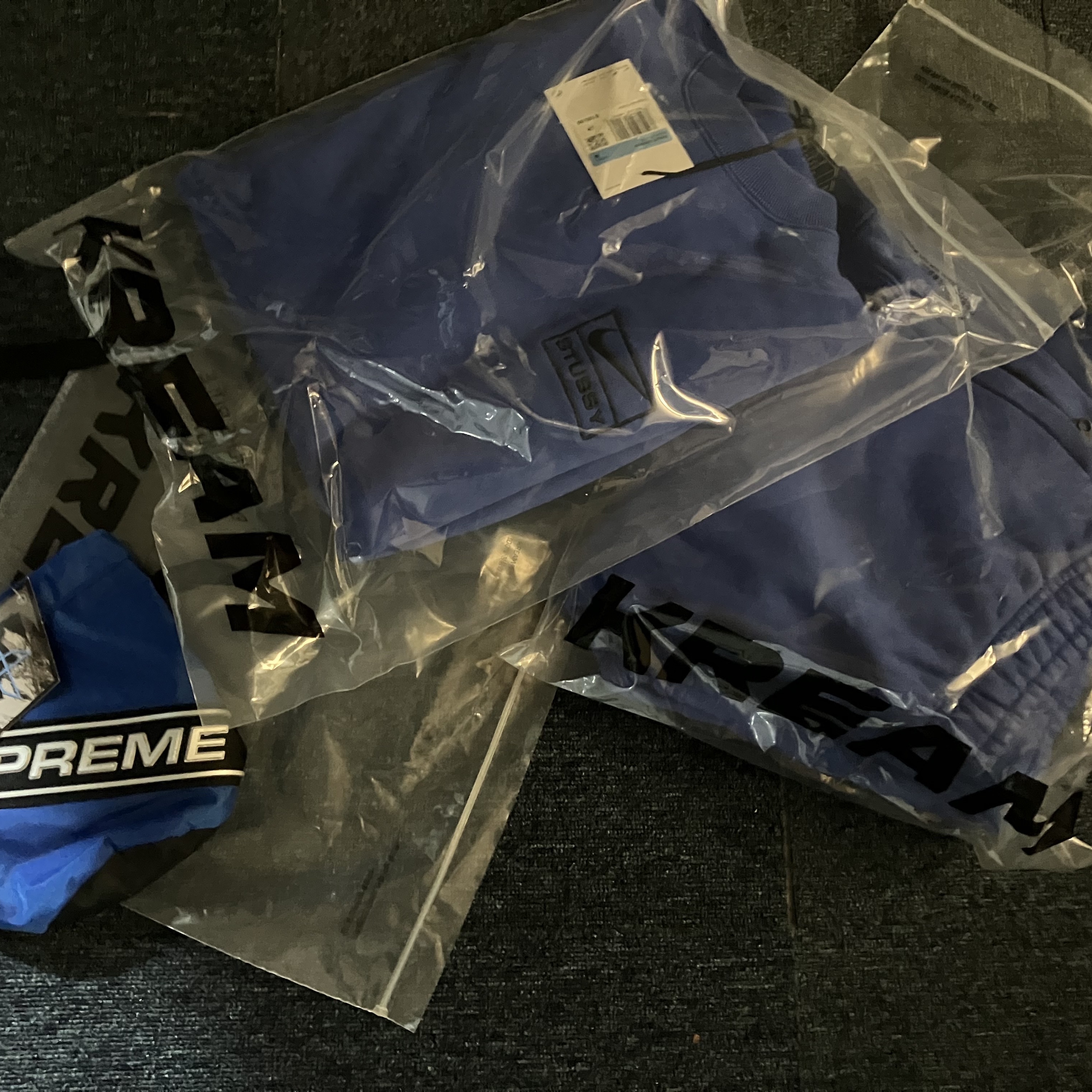 Nike x Stussy NRG Acid Washed Crewneck Game Royal (DR4024-480), Nike x Stussy NRG Acid Washed Fleece Pants Game Royal (DR4025-480) 착용 스타일