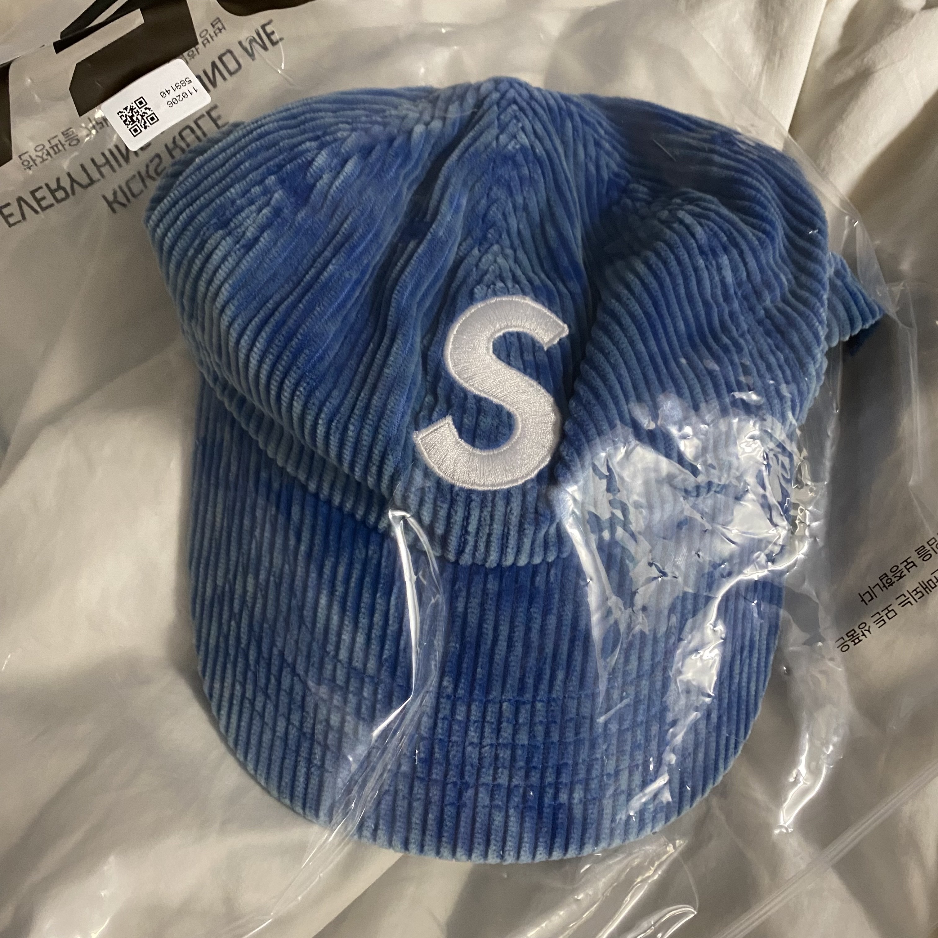 Supreme Corduroy S Logo 6-Panel Royal - 23FW 착용 스타일