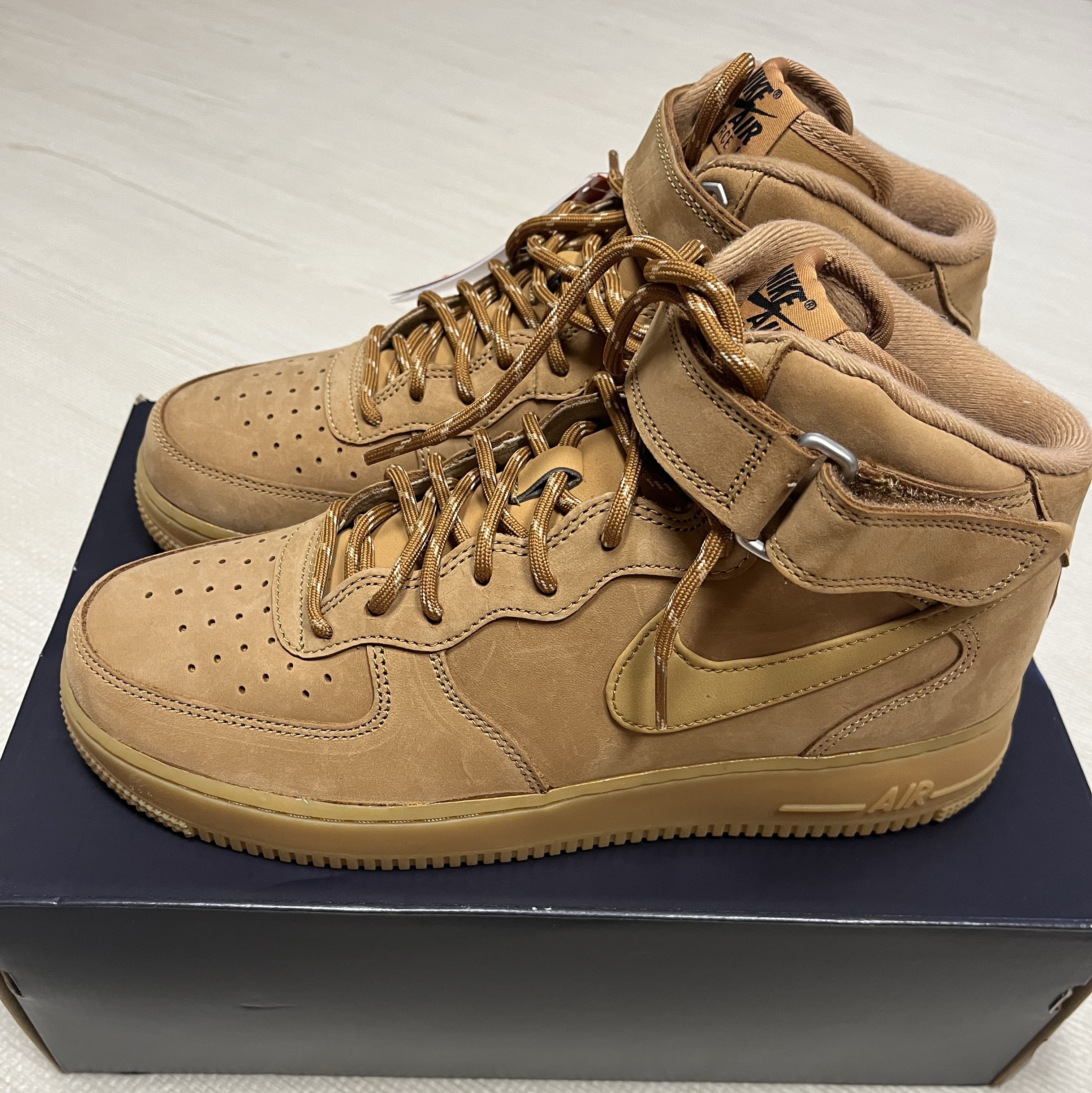 Nike Air Force 1 Mid '07 WB Flax 착용 스타일