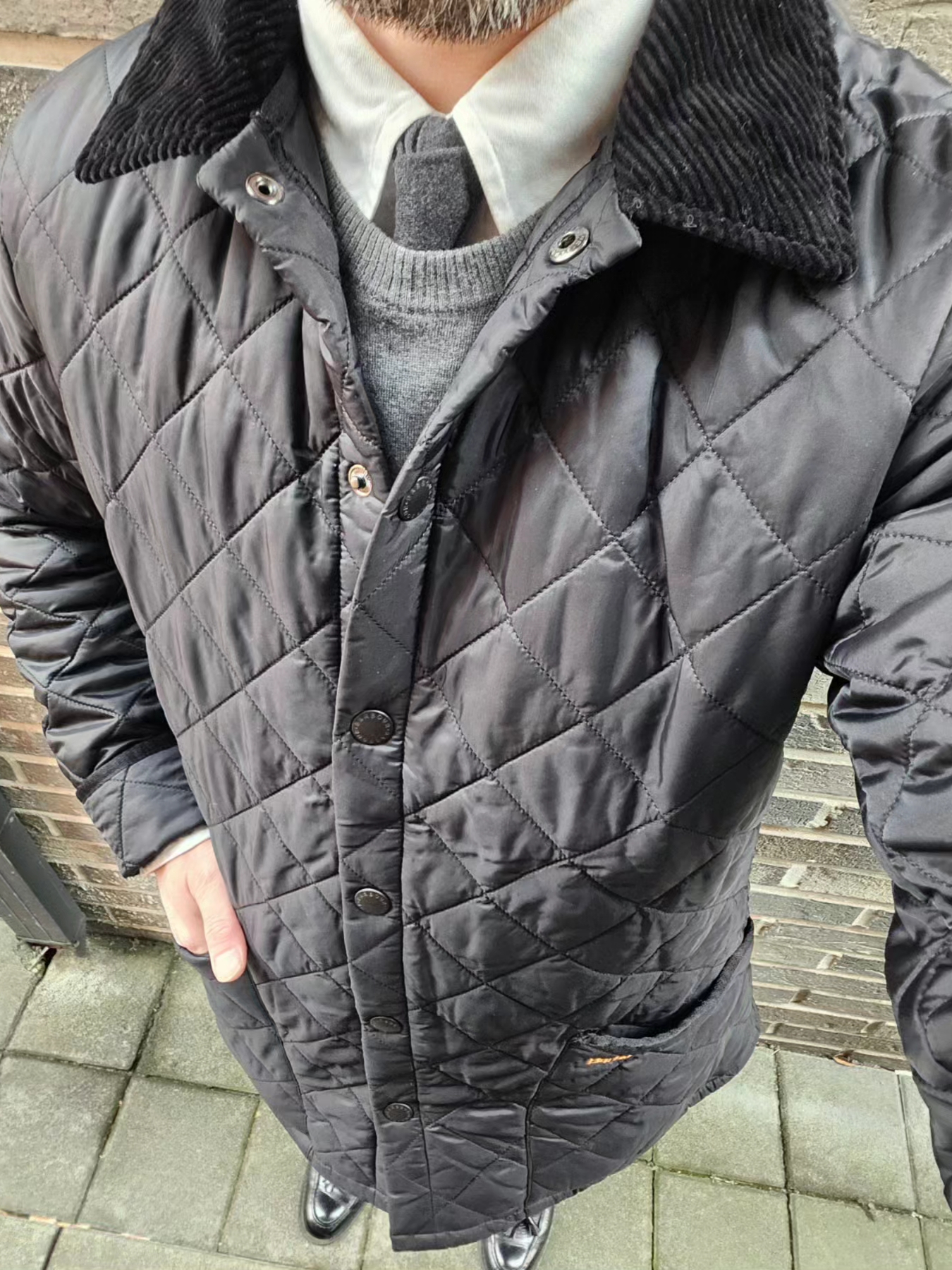 Barbour Heritage Liddesdale Quilted Jacket Black, Thom Browne Fine Merino Wool Stitch 4-Bar Classic Crewneck Pullover Knit Medium Grey 착용 스타일 - 2