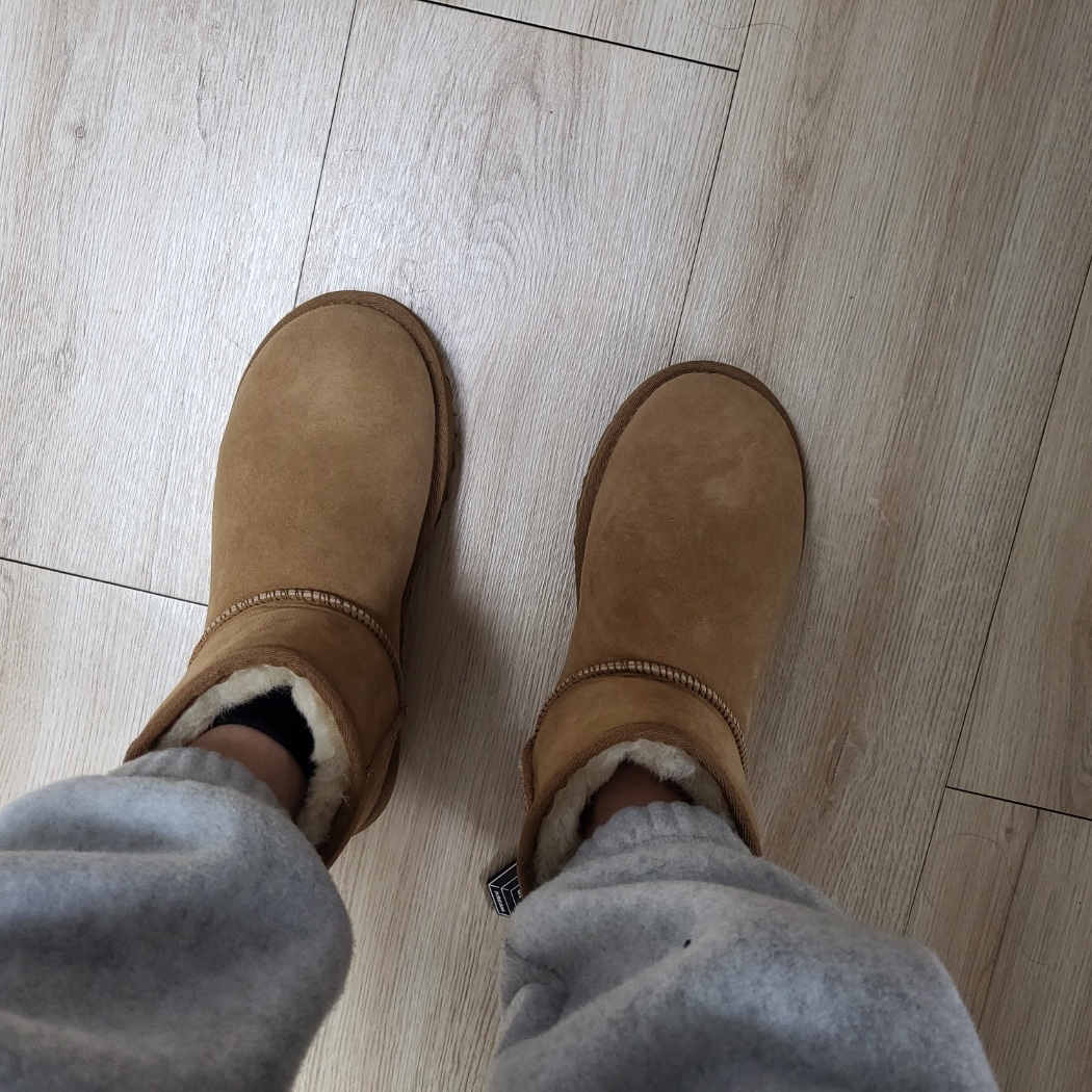 (W) UGG Classic Mini II Boots Chestnut 착용 스타일 - 1