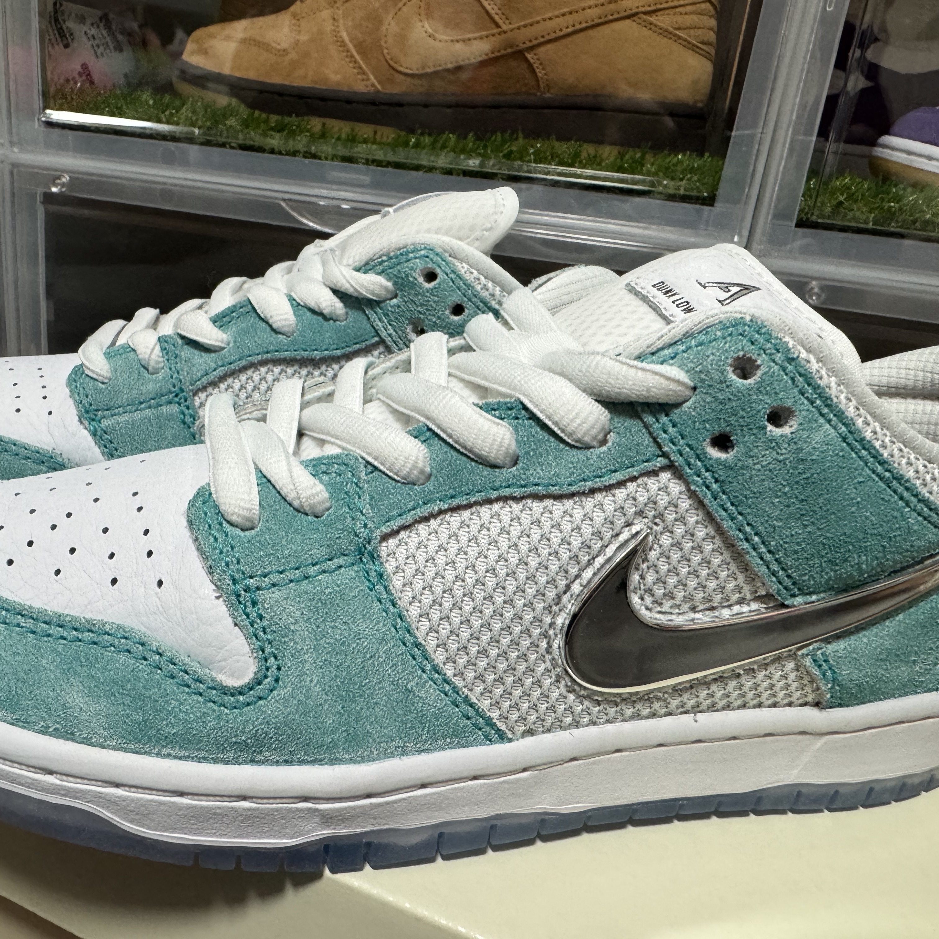 Nike x April Skateboards SB Dunk Low Pro QS Racer Blue Metallic Silver 착용 스타일 - 3