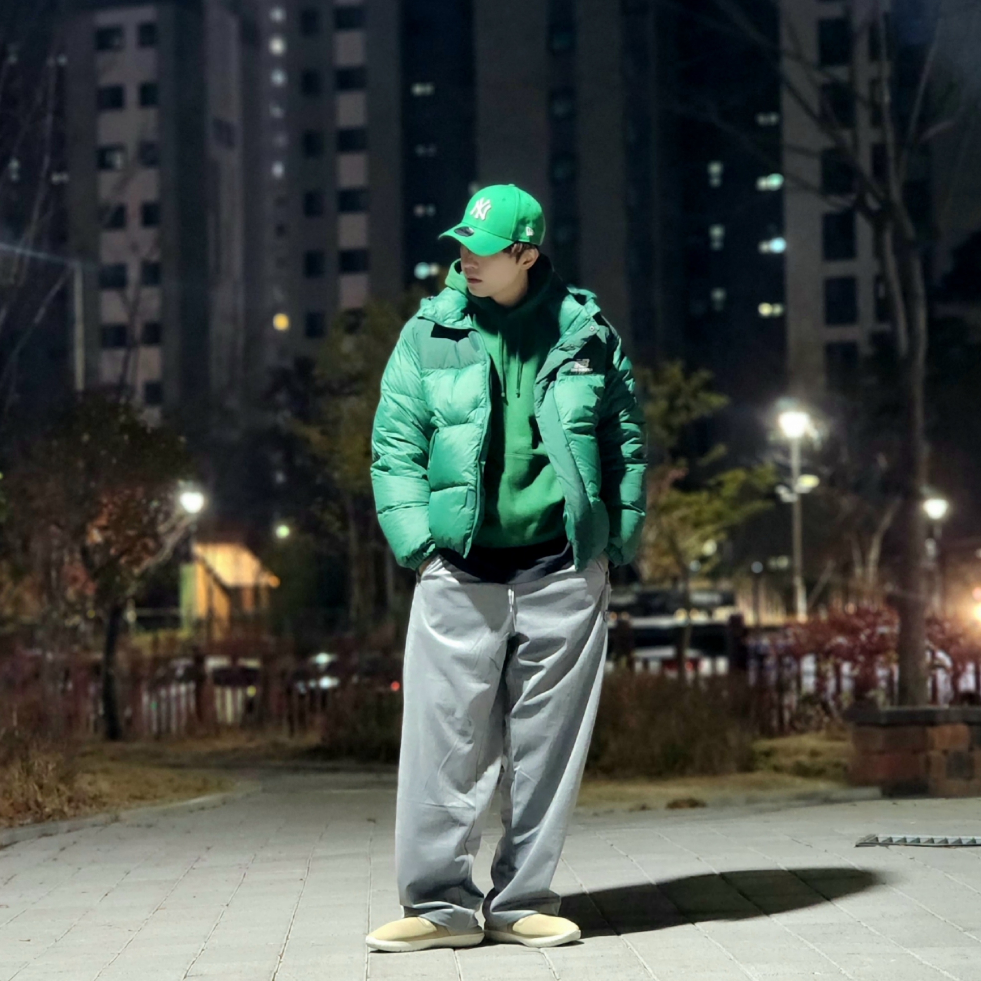 Nike Burrow Khaki Rattan, Nike NSW Club Fleece Pullover Hoodie Gorge Green - US/EU 착용 스타일 - 6