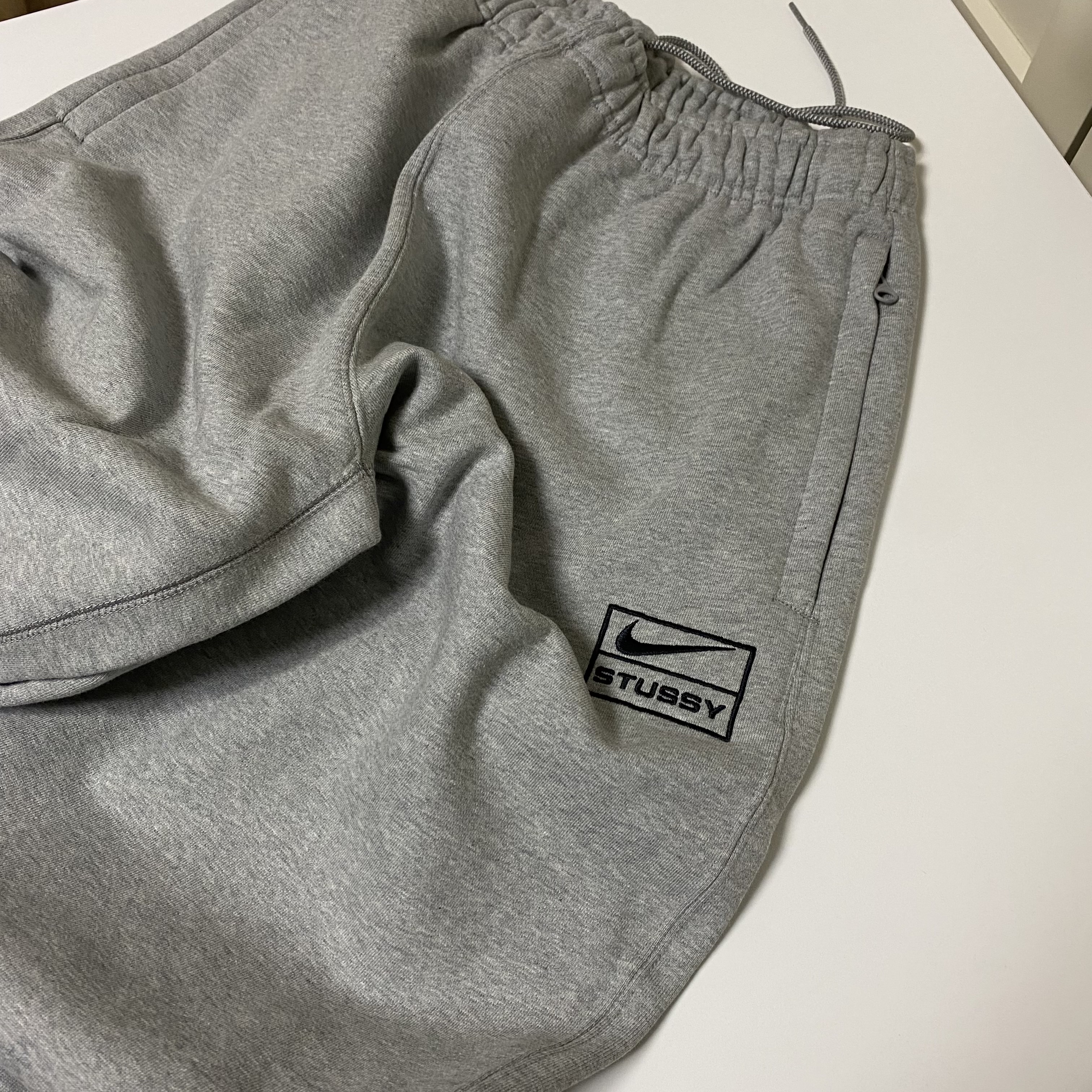 Nike x Stussy NRG Fleece Pants Dark Grey Heather (DO9340-063) 착용 스타일