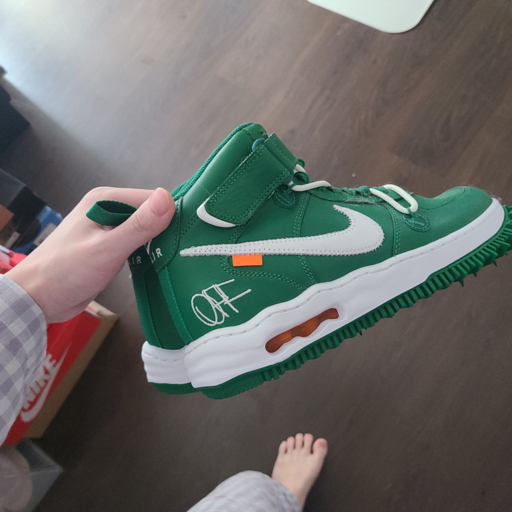 Nike x Off-White Air Force 1 Mid SP Leather Pine Green 착용 스타일