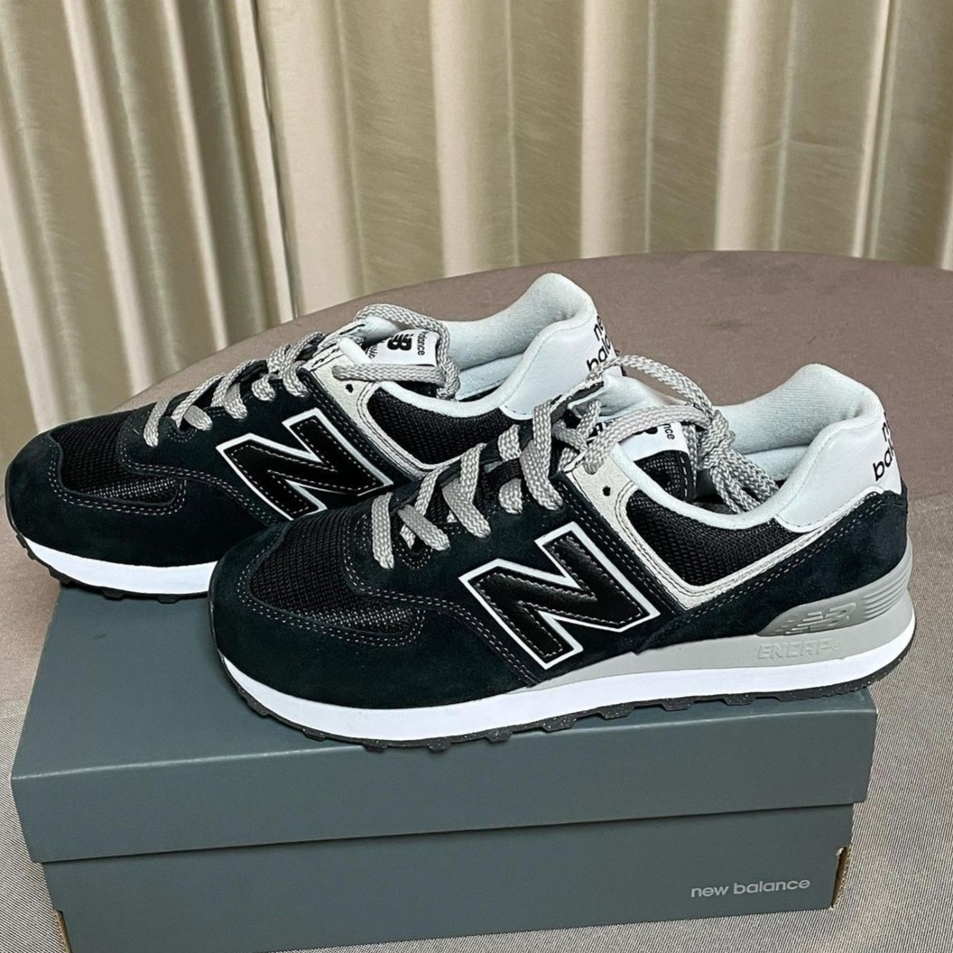 New Balance 574 Black - D Standard 착용 스타일
