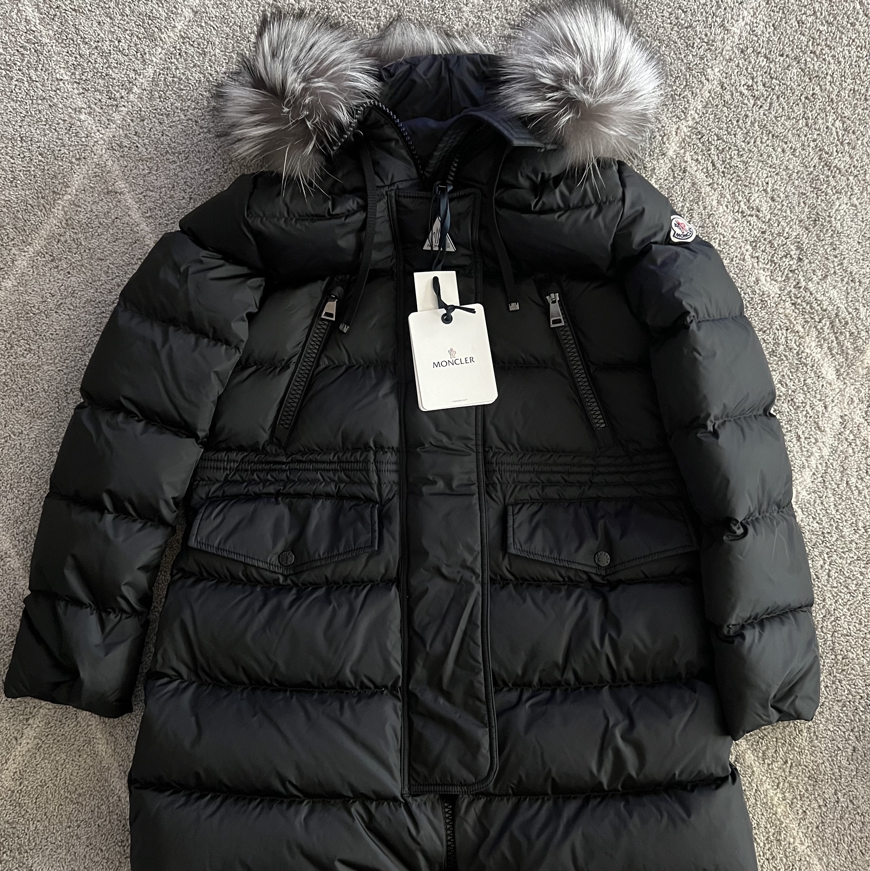 (W) Moncler Aphroti Long Down Jacket Black - 23FW 착용 스타일