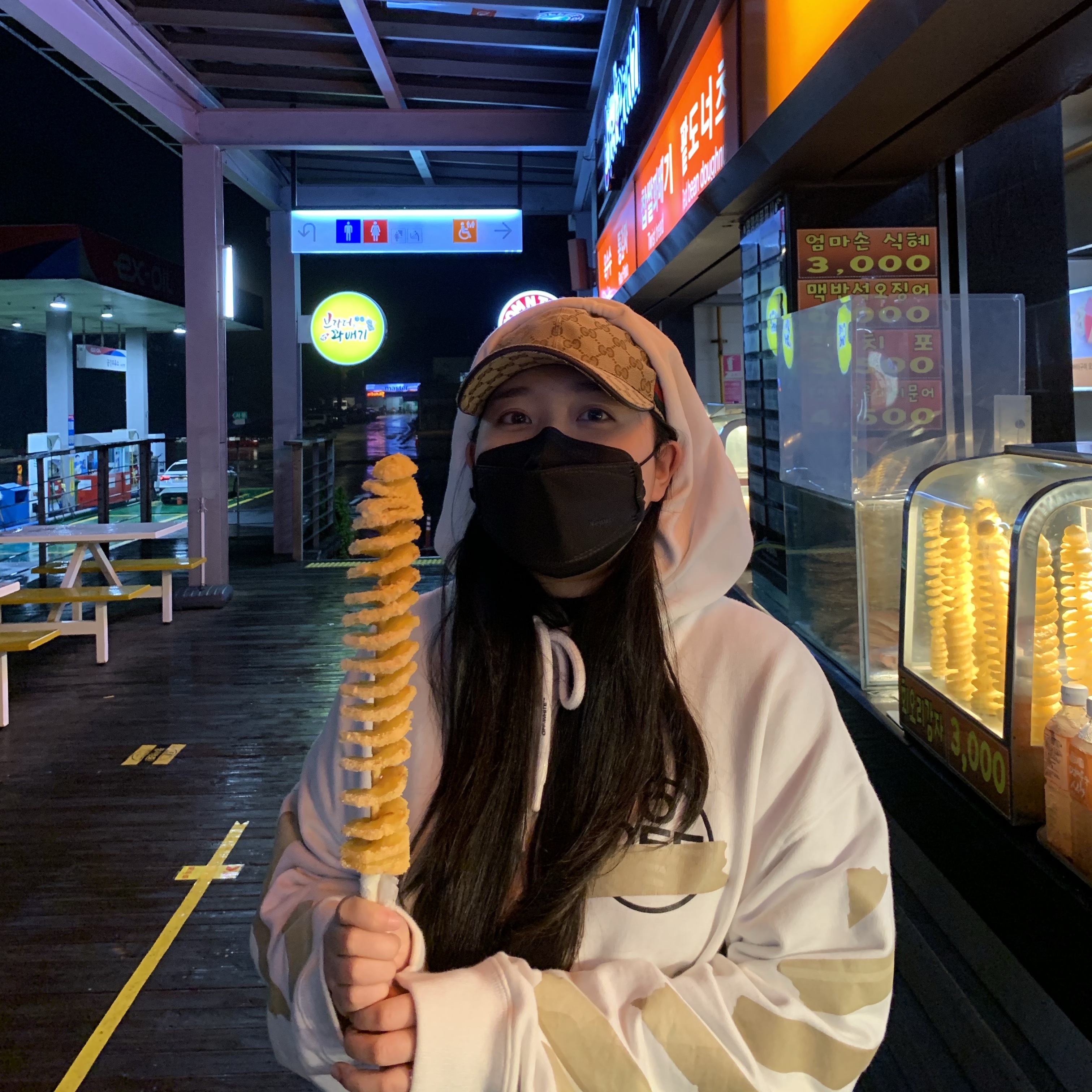 Gucci Original GG Baseball Hat with Web Beige Ebony, Off-White Tape Arrows Slim Zip Hoodie White Beige 착용 스타일