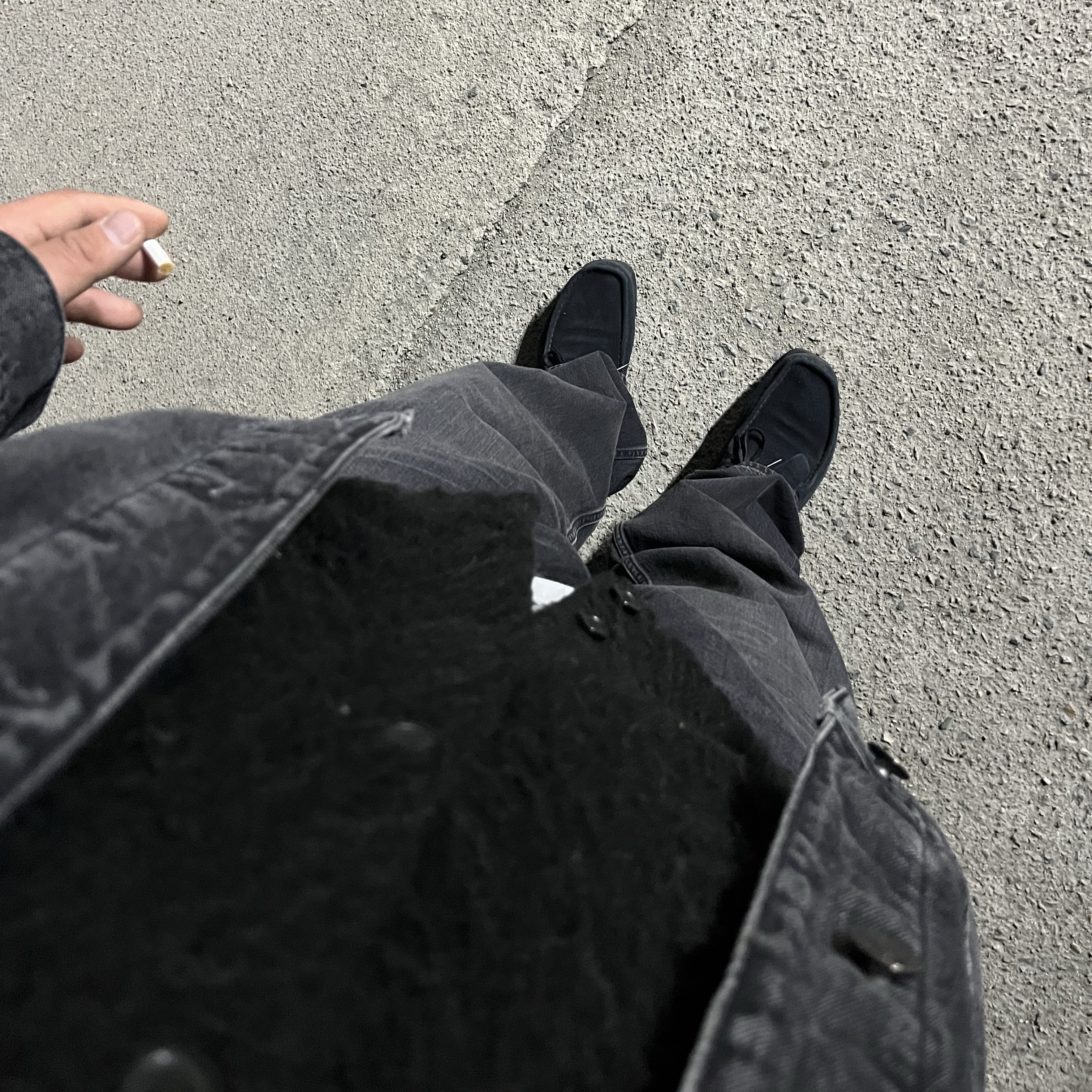 Clarks Wallabee Black Suede 착용 스타일 - 1